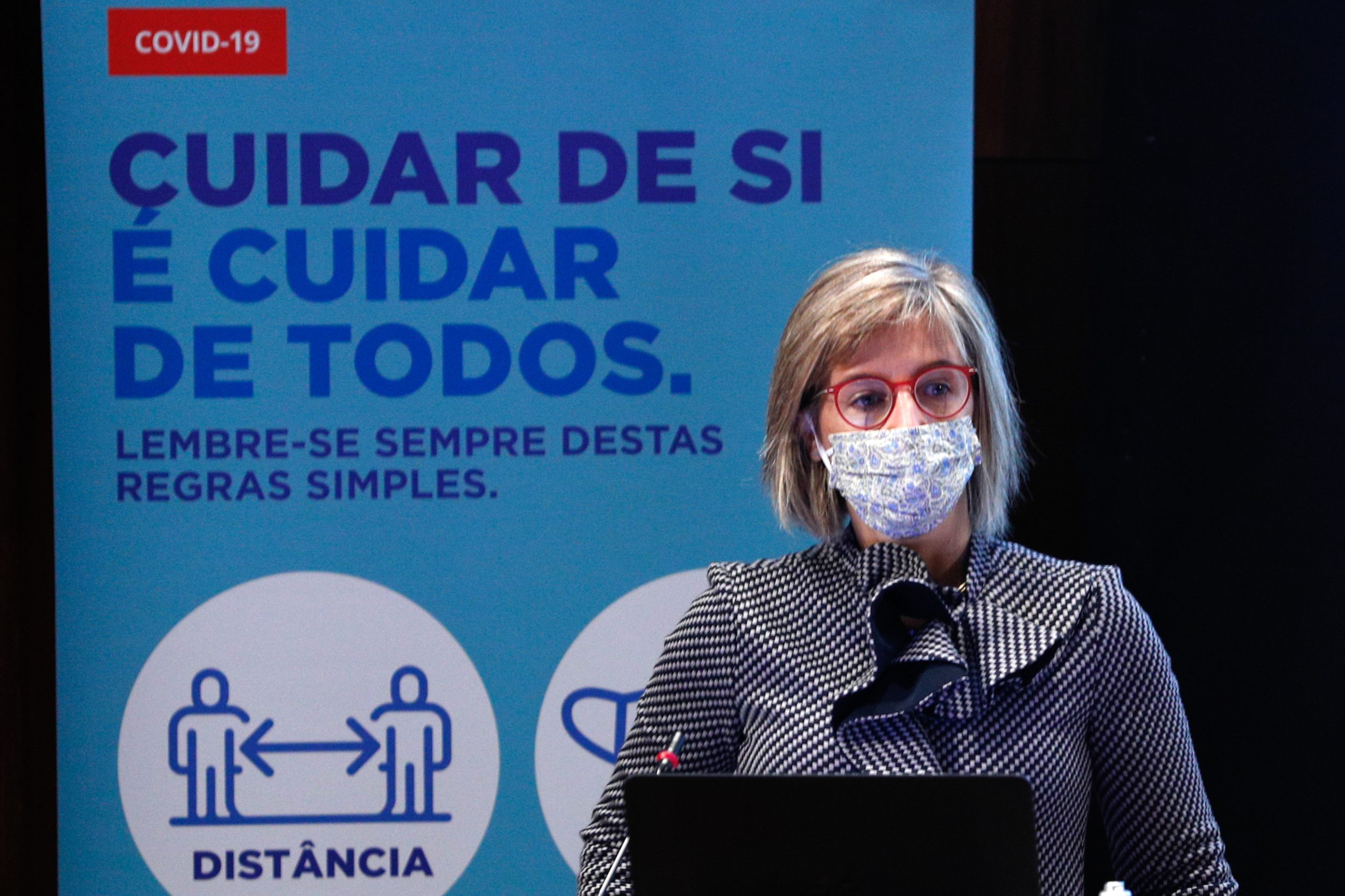 Vacina para a covid-19 em Portugal vai ser “facultativa e gratuita”. Marta Temido lembra que o processo de vacinação “será longo”