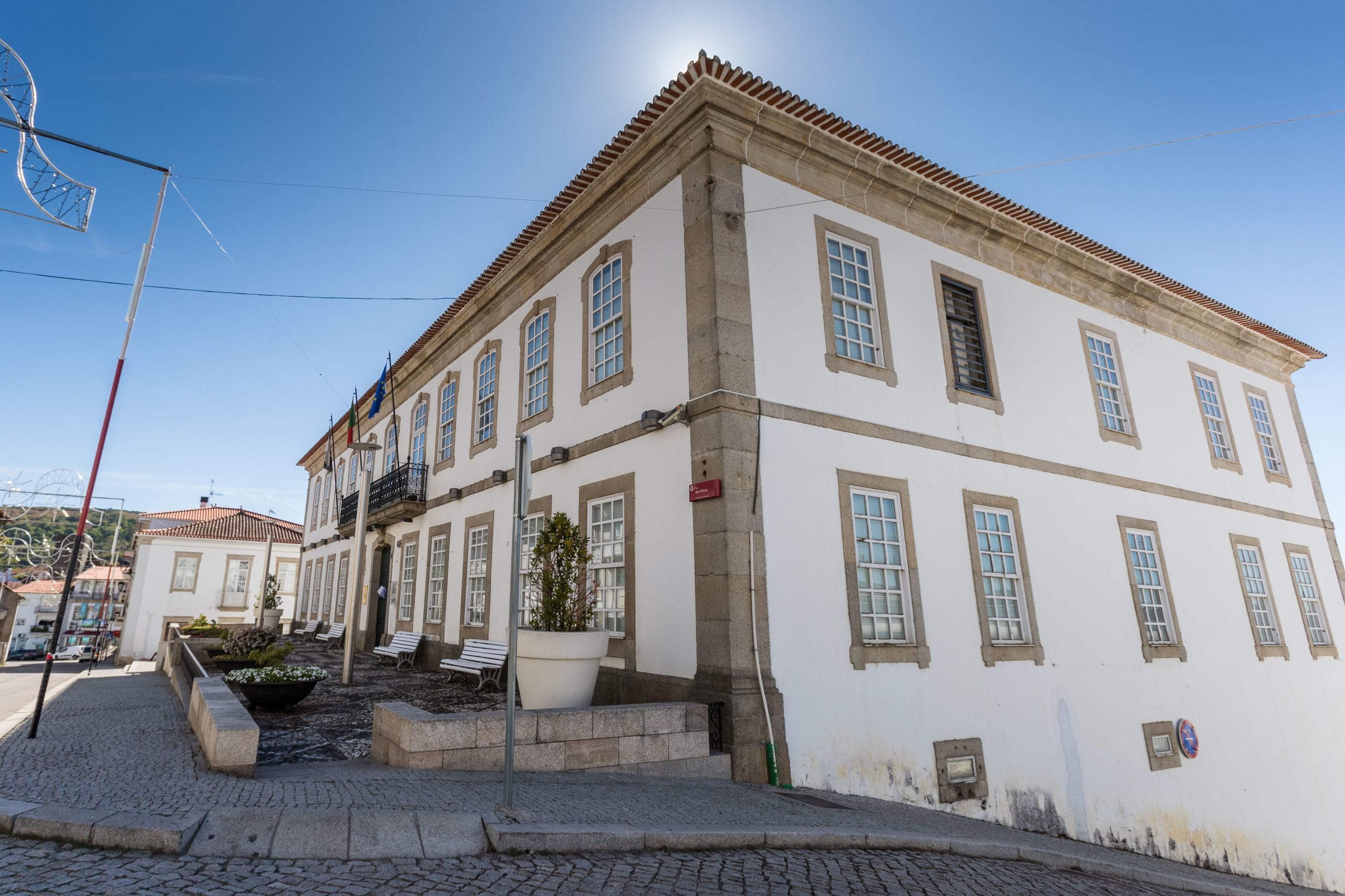 Ministério Público acusa e manda arrestar bens de antigo autarca de Vinhais