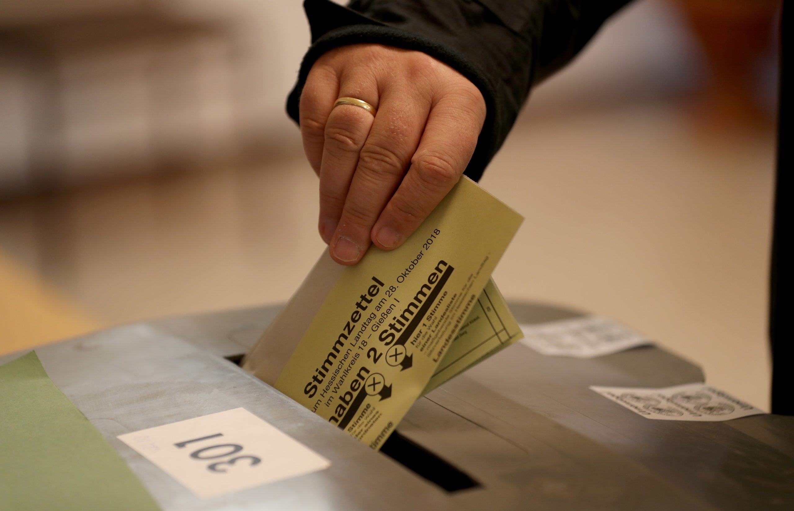 Votos em Hesse contam em toda a Alemanha numa eleição “complicada”