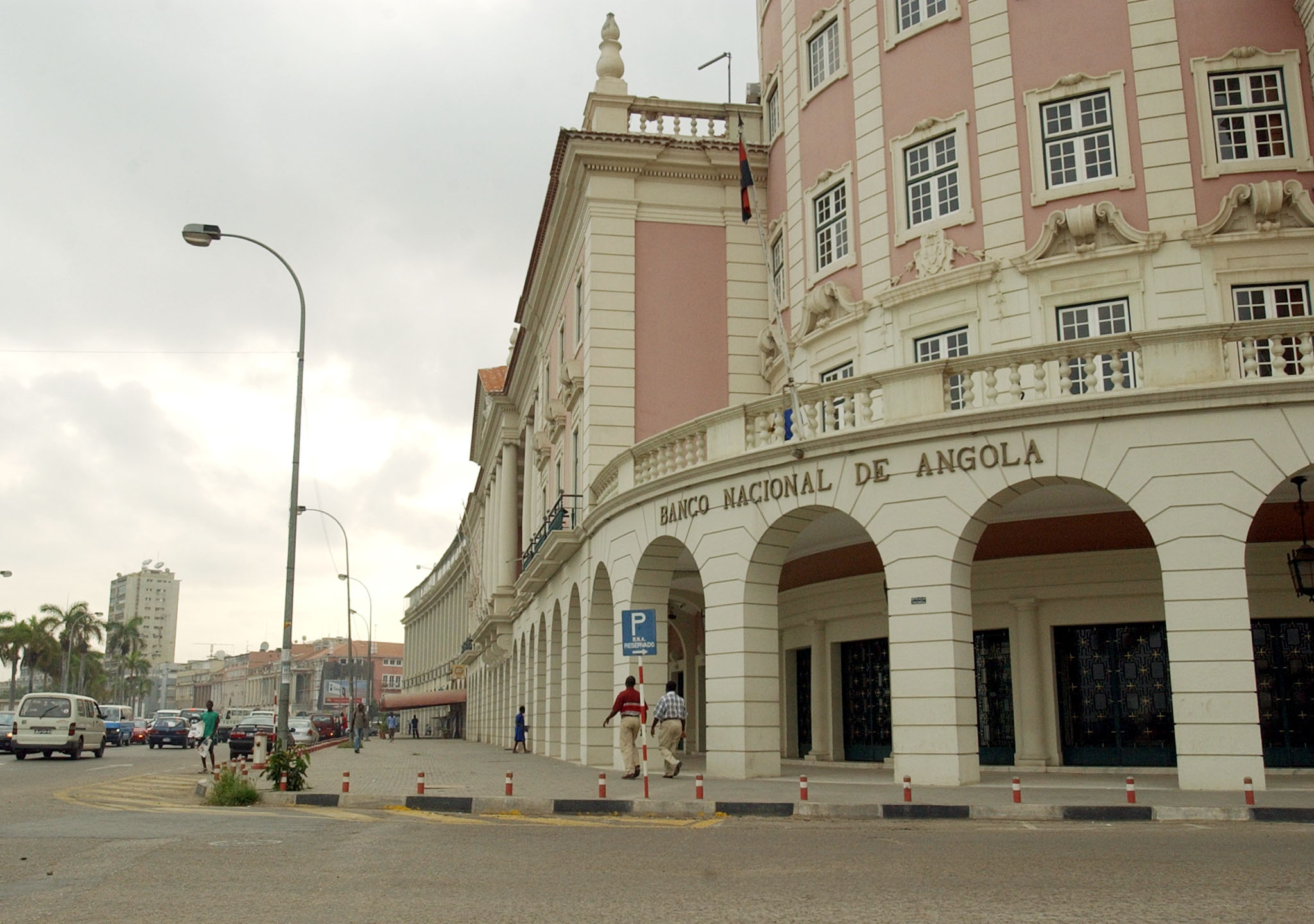 Angola. Banco central adota medidas de saneamento em banco angolano BANC