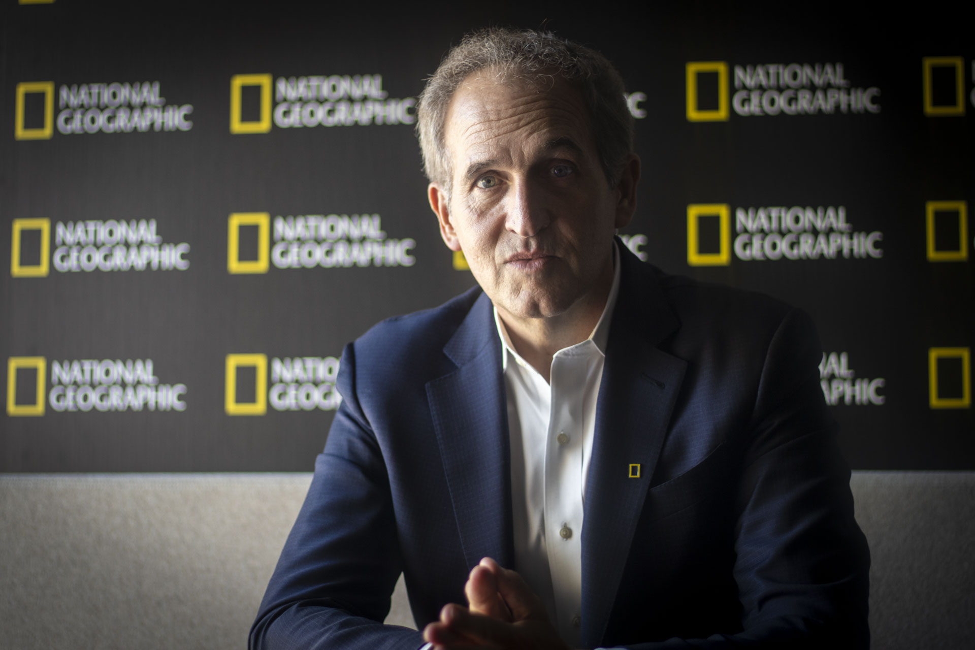 Para Brian Skerry, o fotógrafo que já nadou com tubarões e Obama, é mais difícil lidar com políticos do que com animais