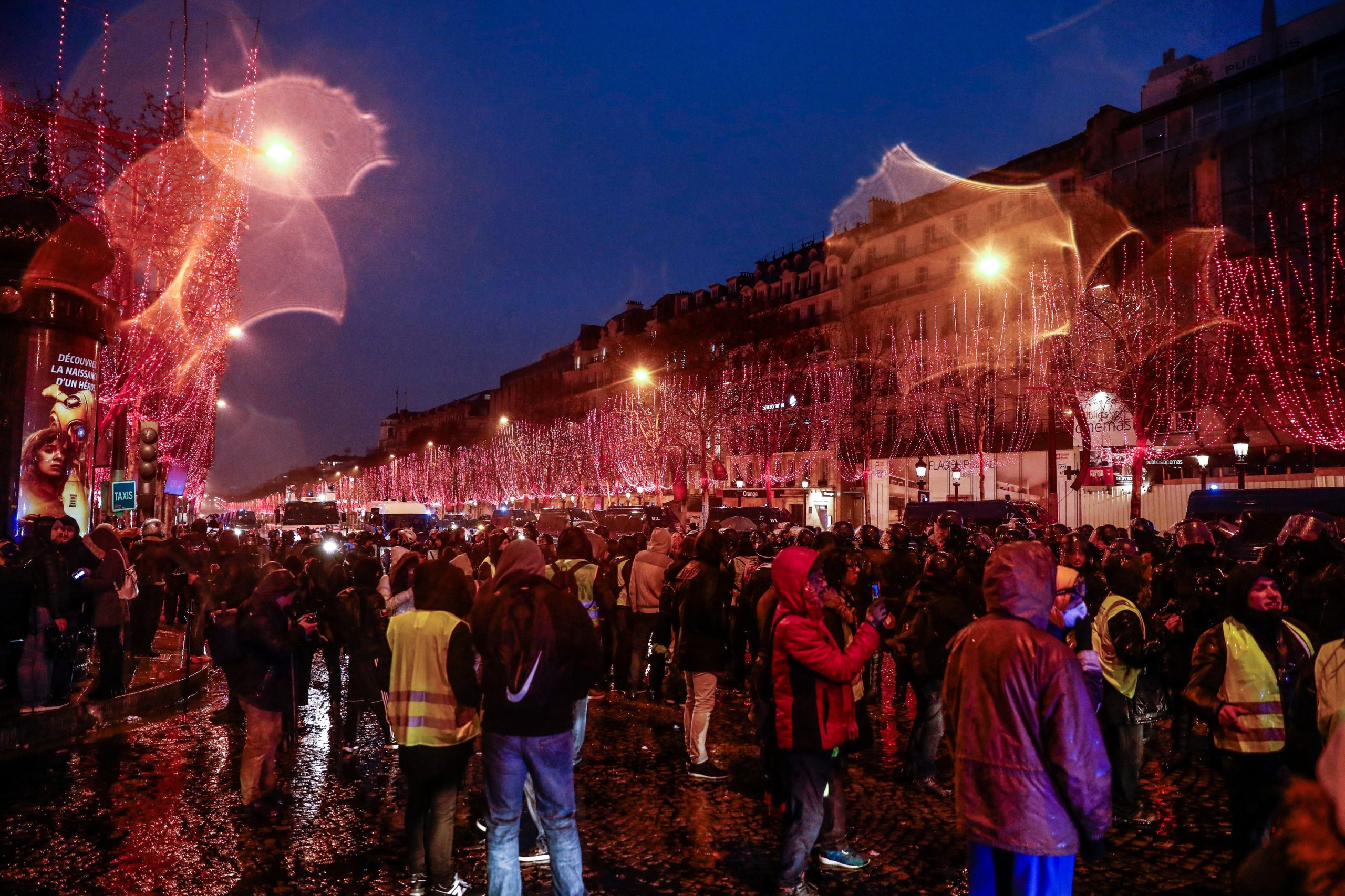 França: Movimento dos coletes amarelos enfraquece em Paris, mas não deixa cair reivindicações