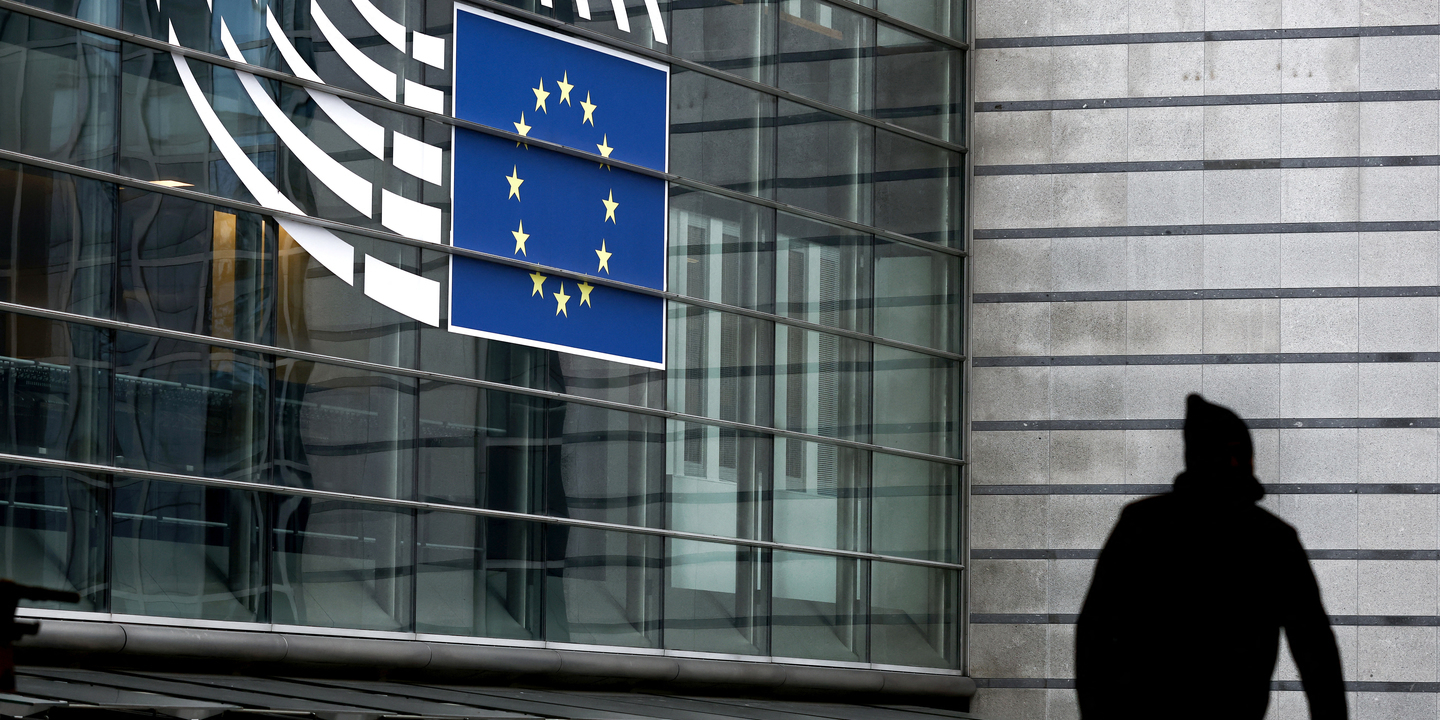 Tribunal da UE mantém oligarca russo e mulher na lista das sanções