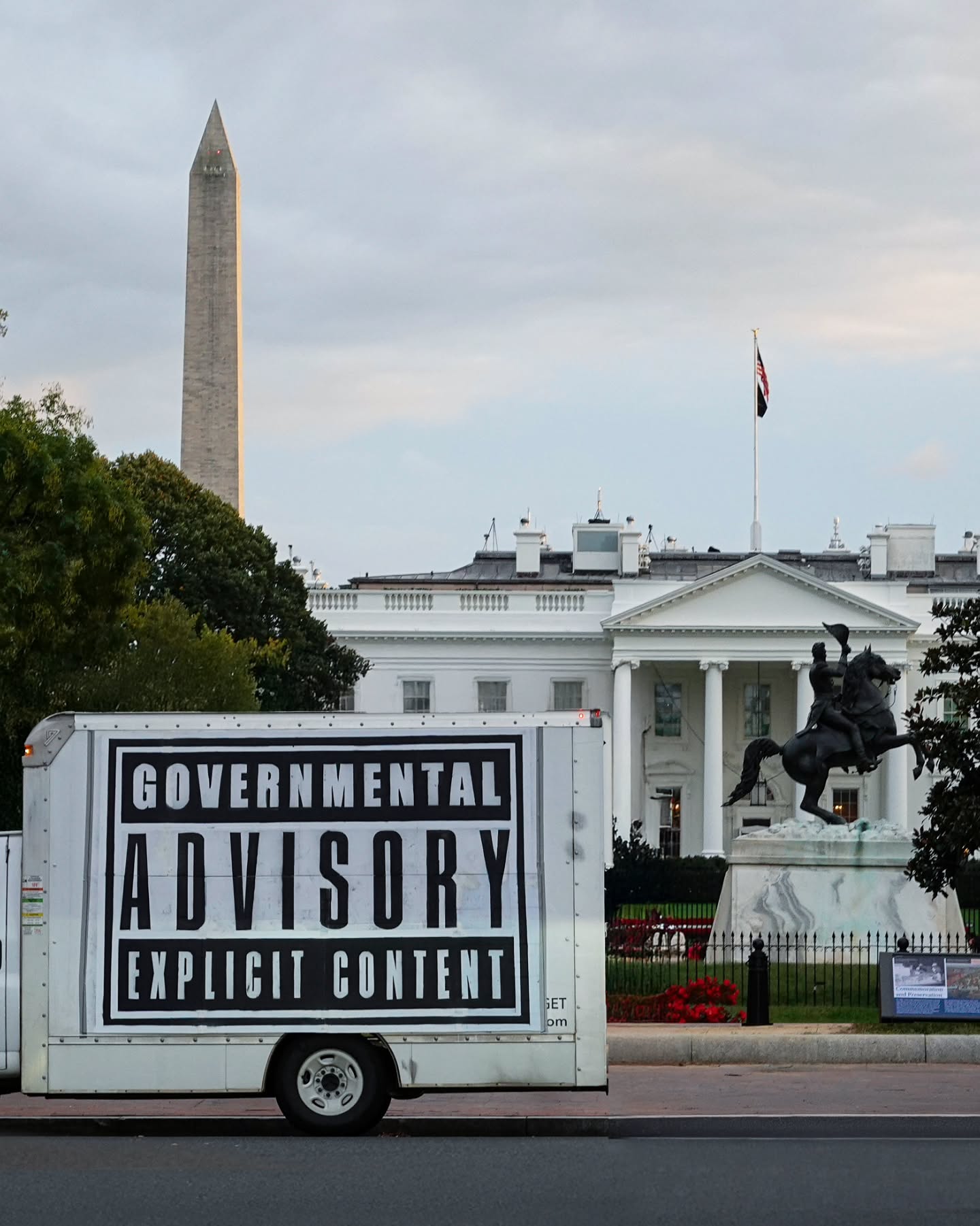 Bordalo II provoca Trump à frente da Casa Branca