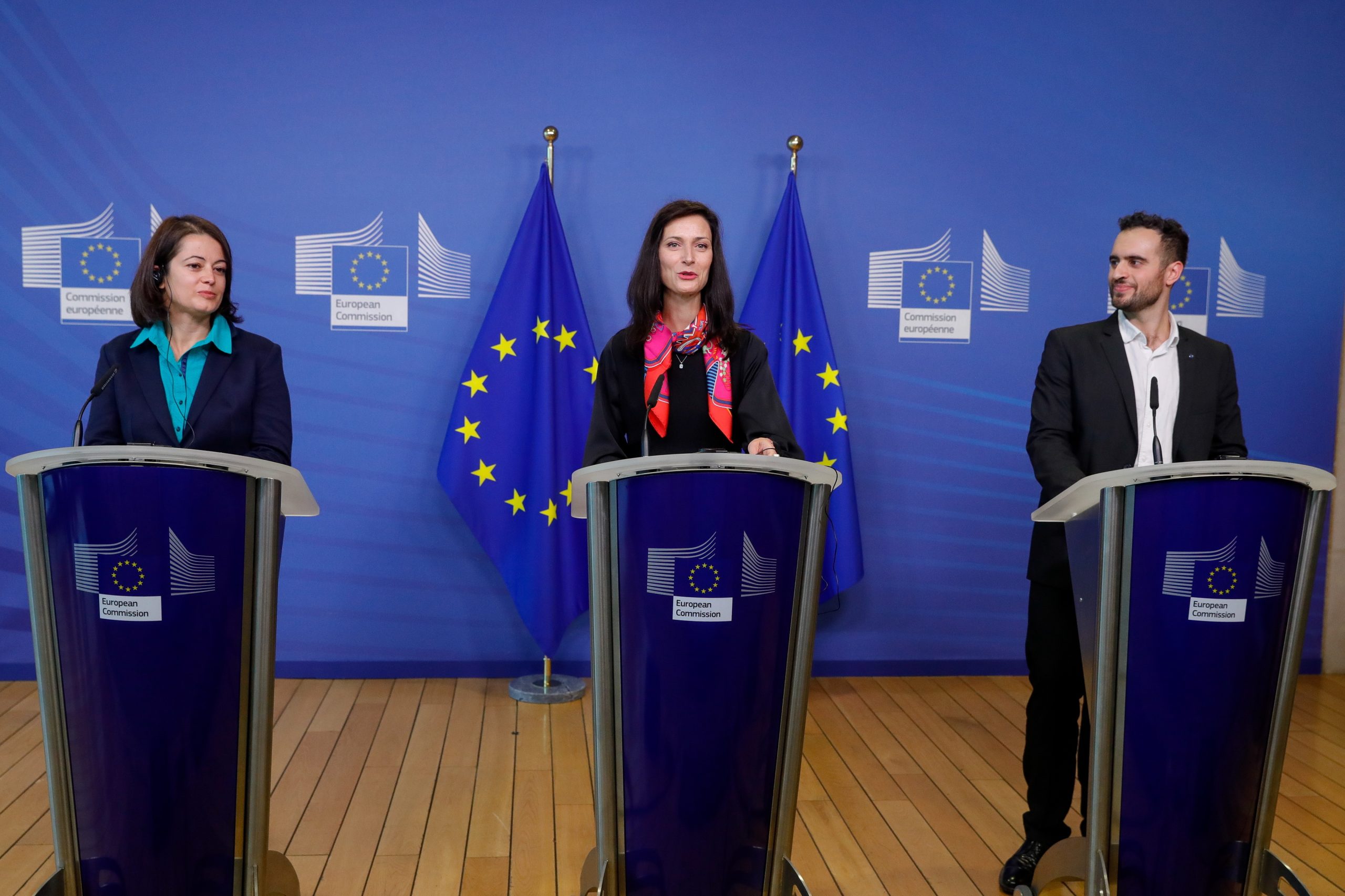 Comissão Europeia lança aplicação móvel Erasmus+ para Cartão Europeu de Estudante