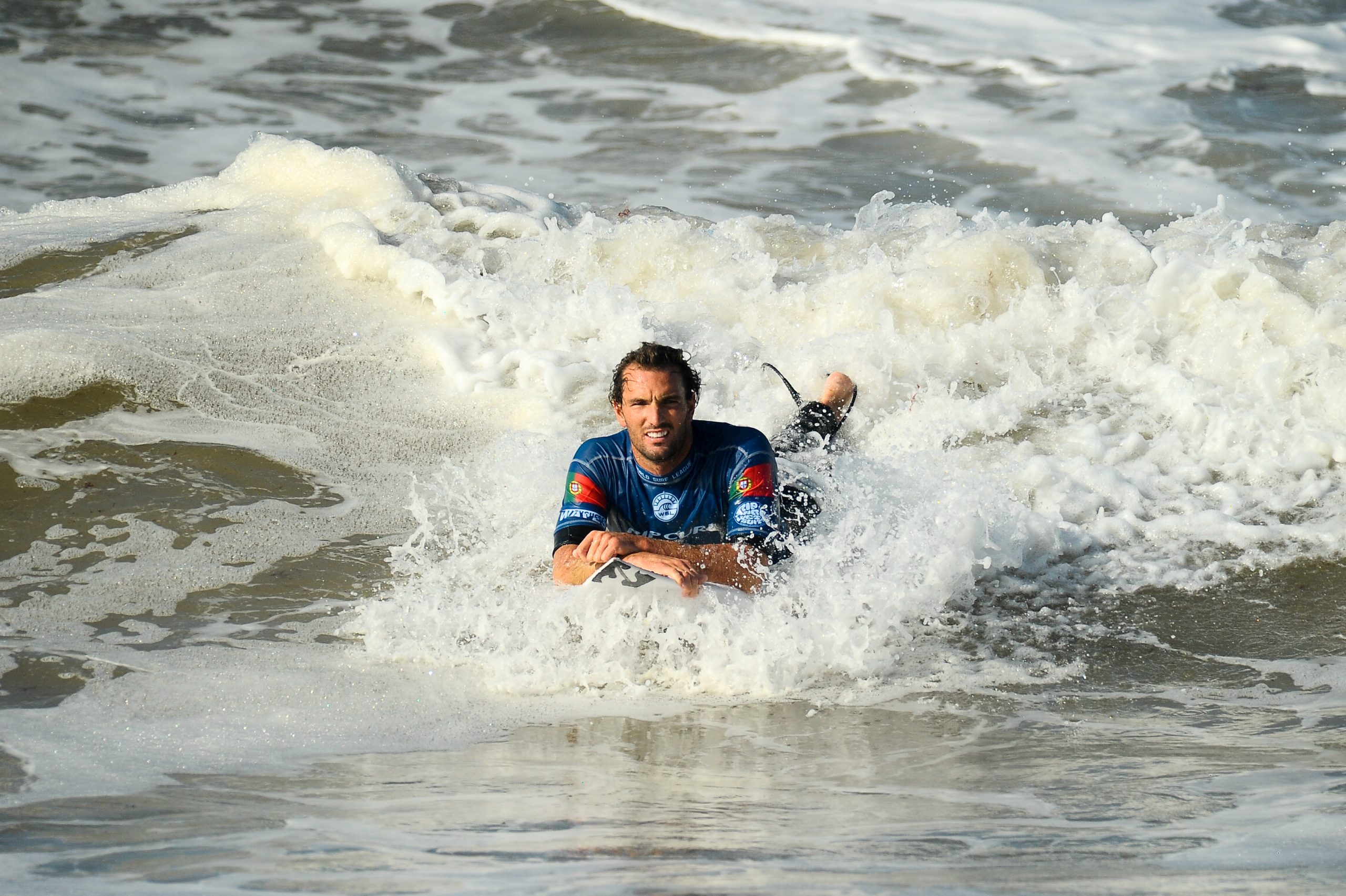 Surf. Frederico Morais avança para a terceira ronda em Peniche, ao eliminar Yago Dora