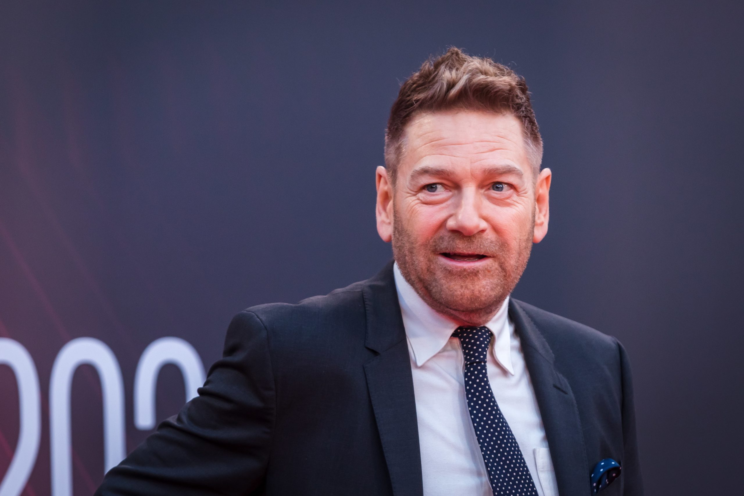 Filme “Belfast” revisita período “profundamente trágico e doloroso” da Irlanda do Norte