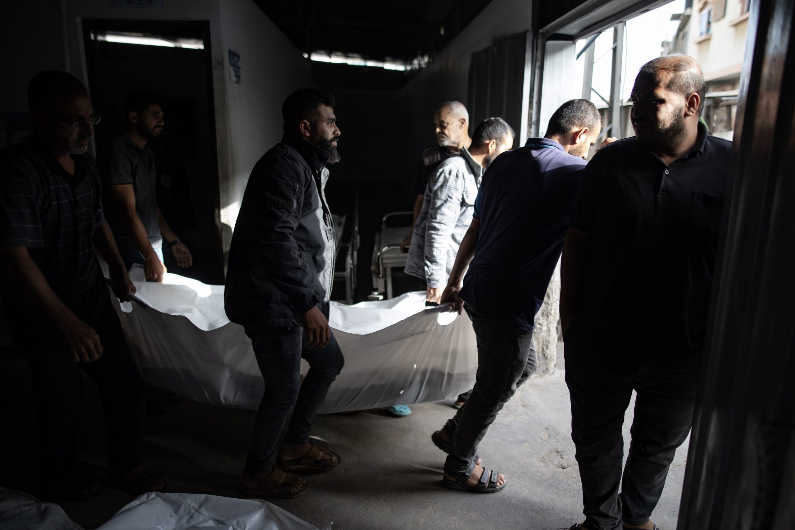 “Foi assustador. Toda a gente continuava a fugir”. Rafah voltou a ser alvo de ataques da artilharia e da aviação israelita
