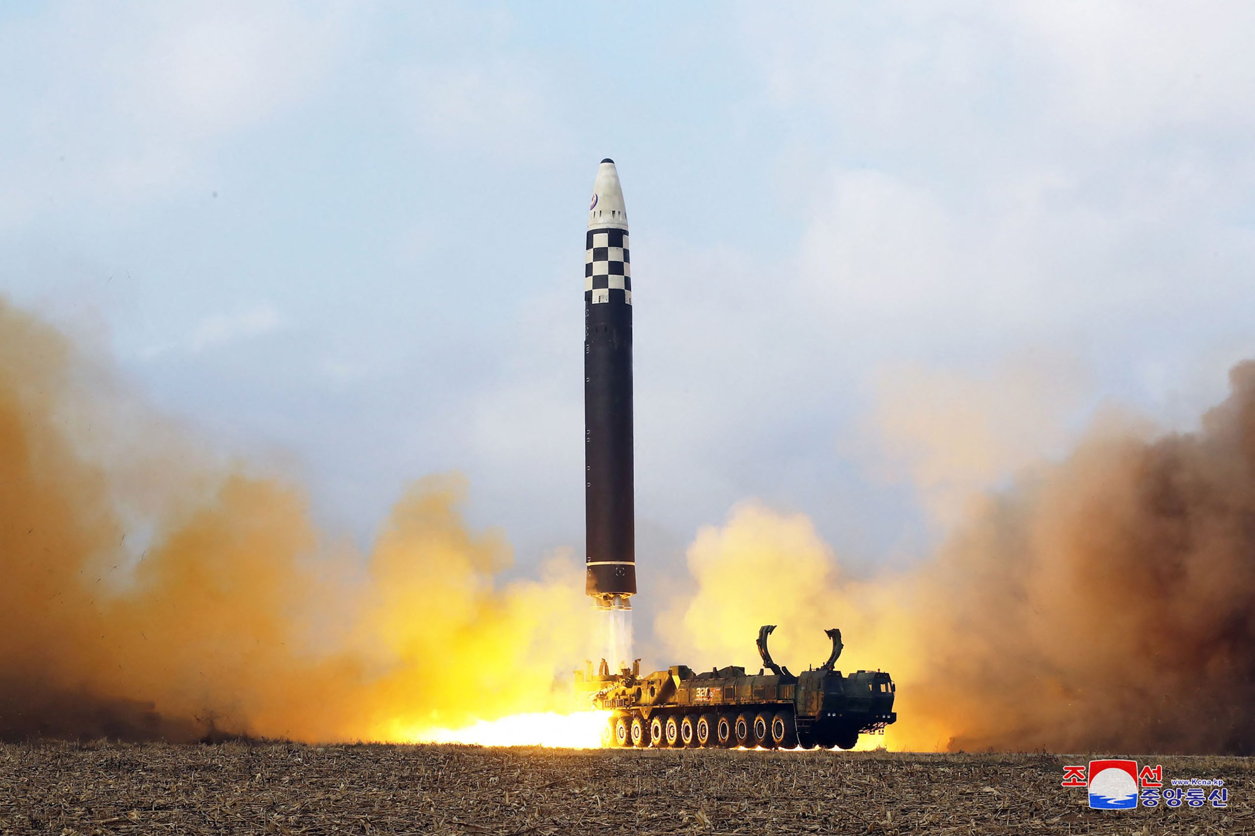 Míssil lançado esta segunda-feira pela Coreia do Norte tem alcance para atingir os EUA