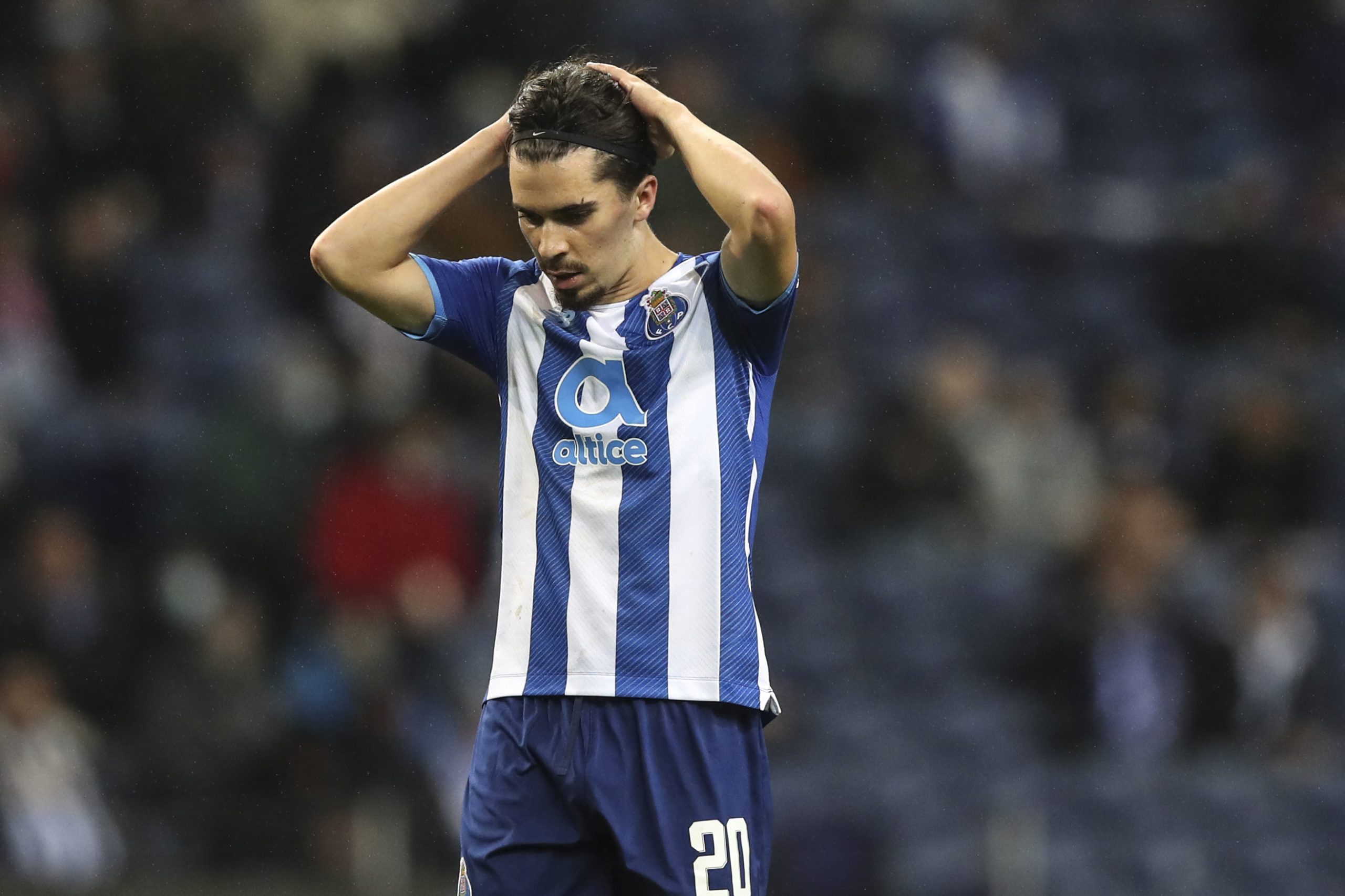 FC Porto perde com o Lyon na primeira mão dos ‘oitavos’ da Liga Europa