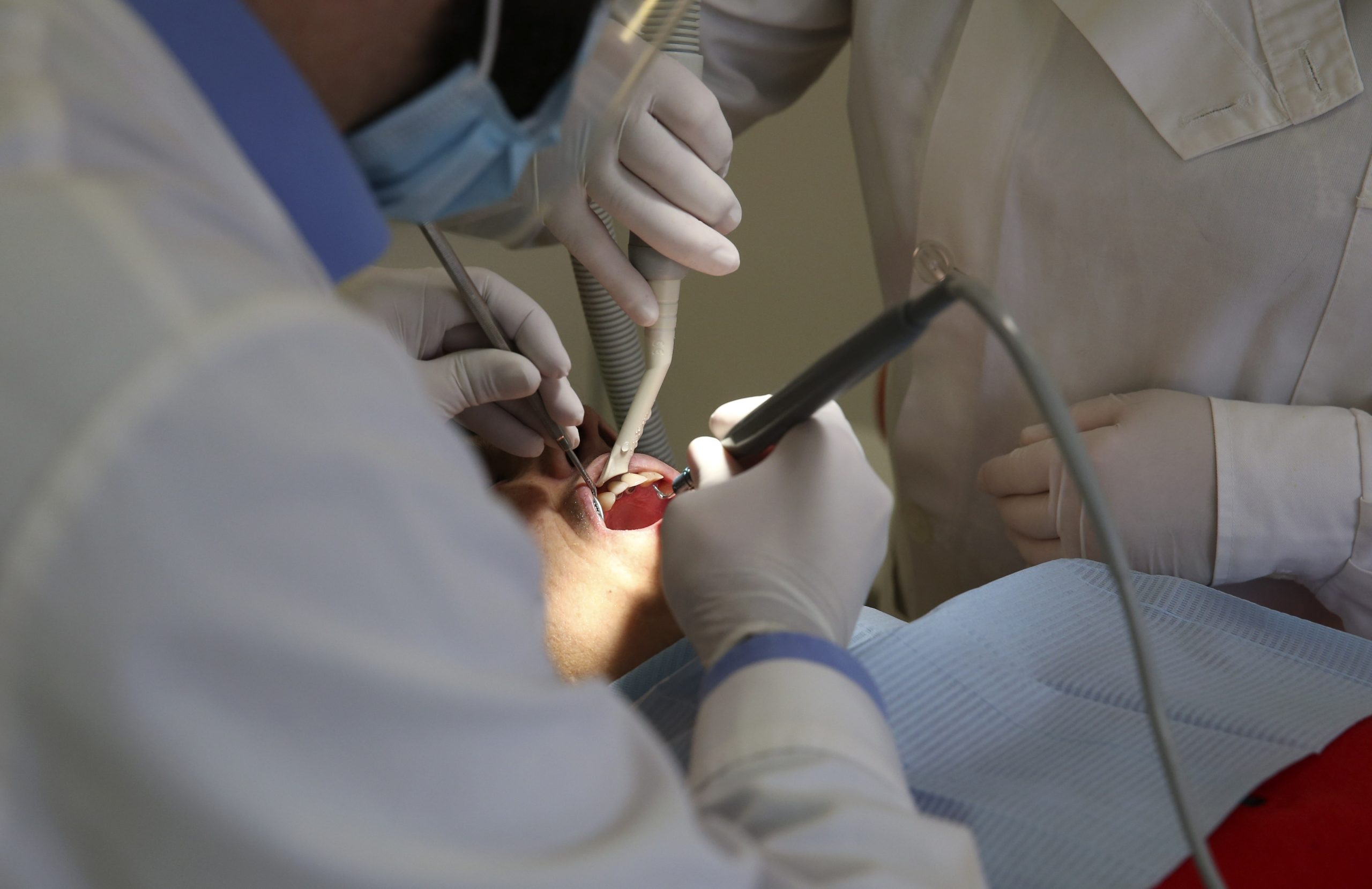 Covid-19: Organização Mundial da Saúde alerta que medicina dentária foi amplamente esquecida na pandemia
