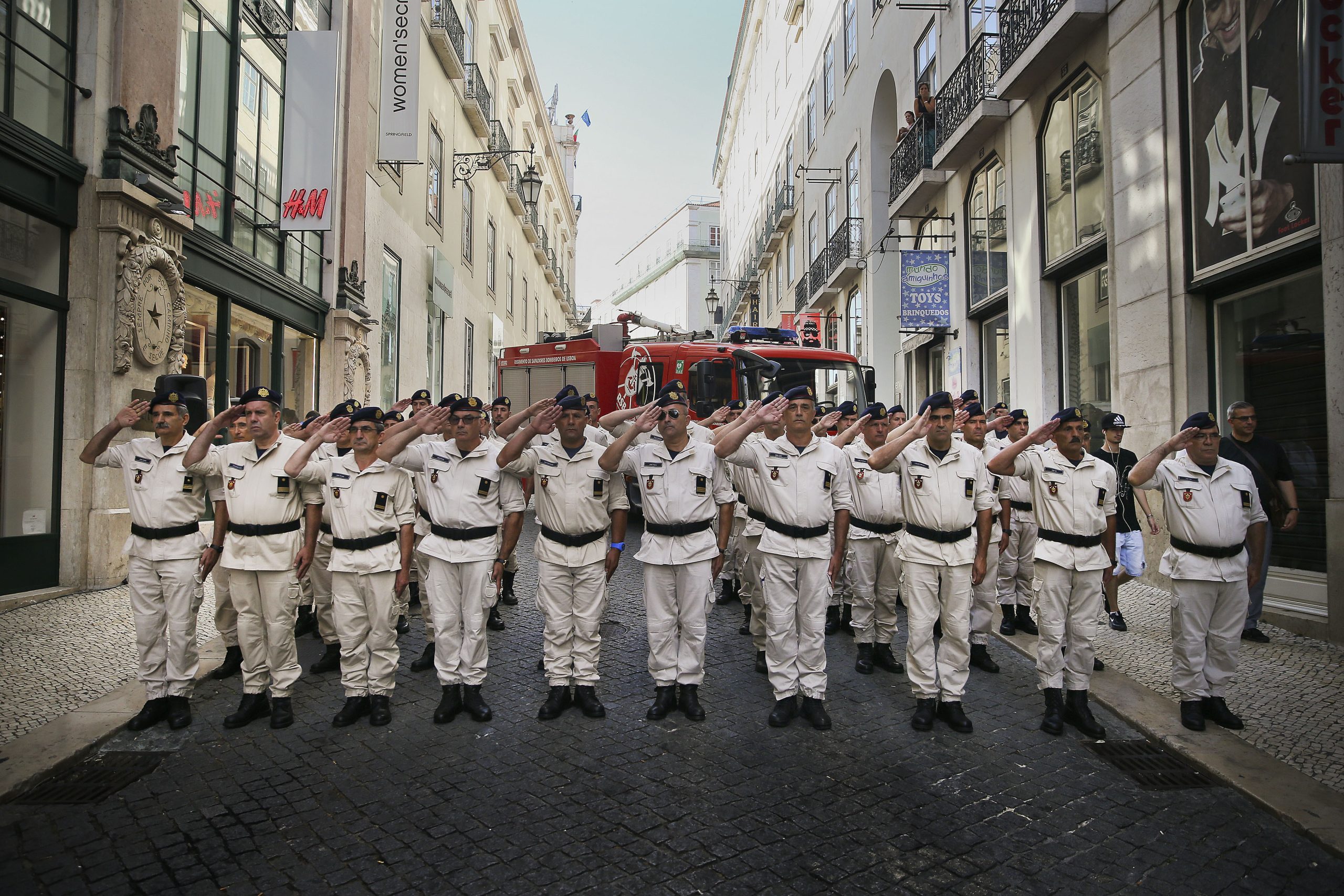 Bombeiros consideram sugestão de Cristas para eliminar a taxa de proteção civil uma “intenção irresponsável”