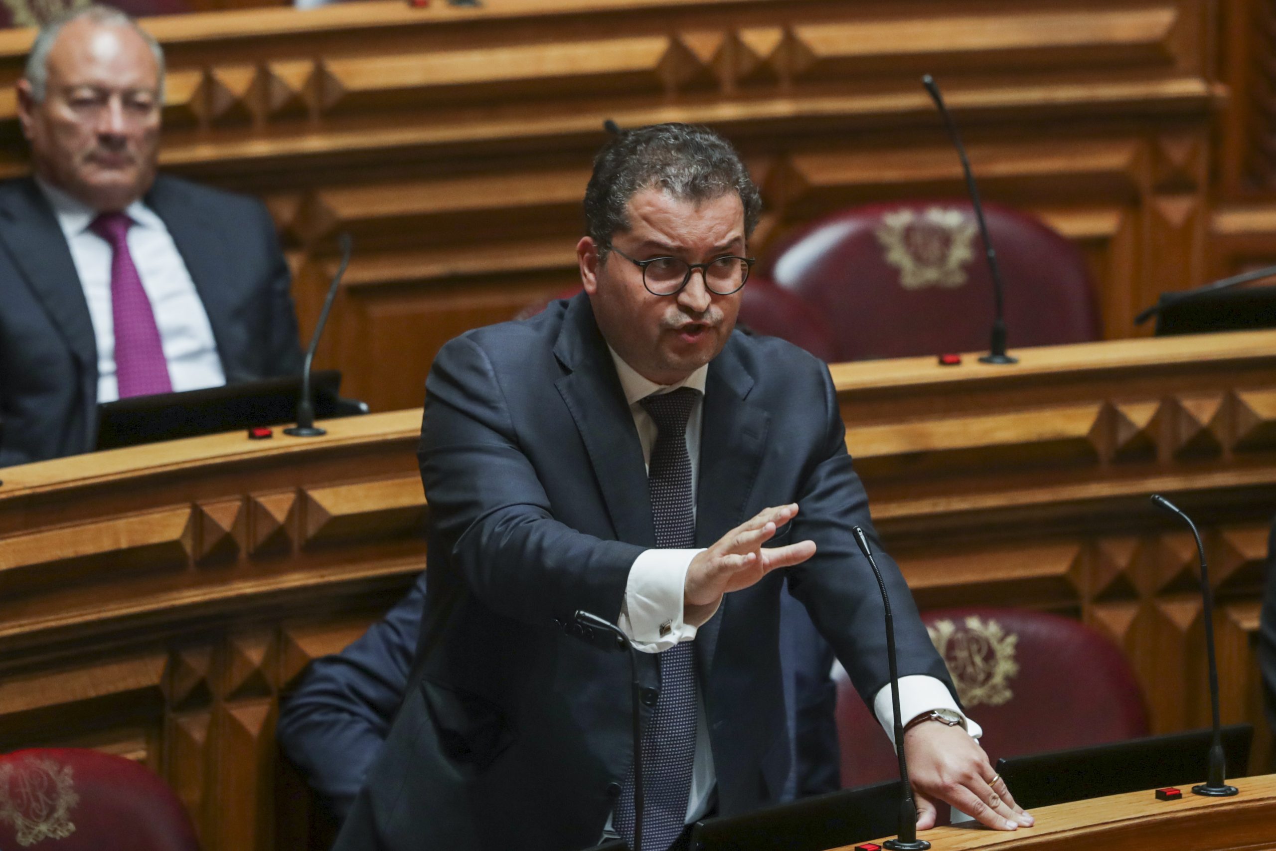 PSD acusa Governo de fazer “corte permanente” nas pensões, PS lembra tempo da ‘troika’