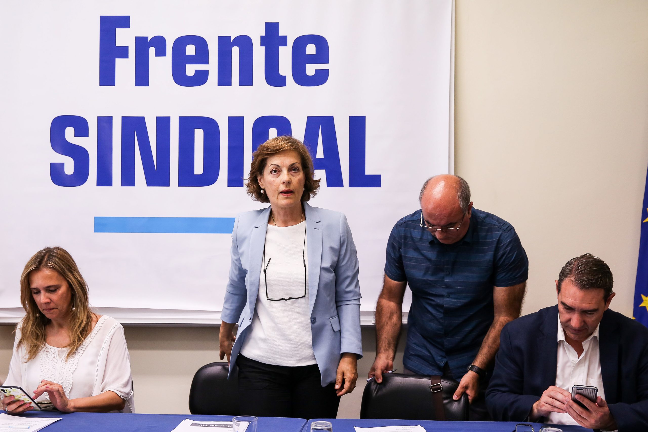 Governo confirma aumentos salariais de 0,9% na função pública