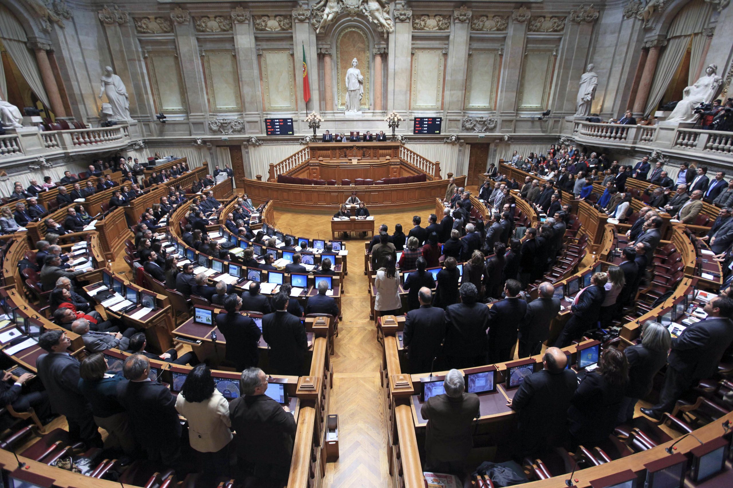 Diploma do PS que permite duas pessoas casarem sem se tornarem herdeiras aprovado na generalidade