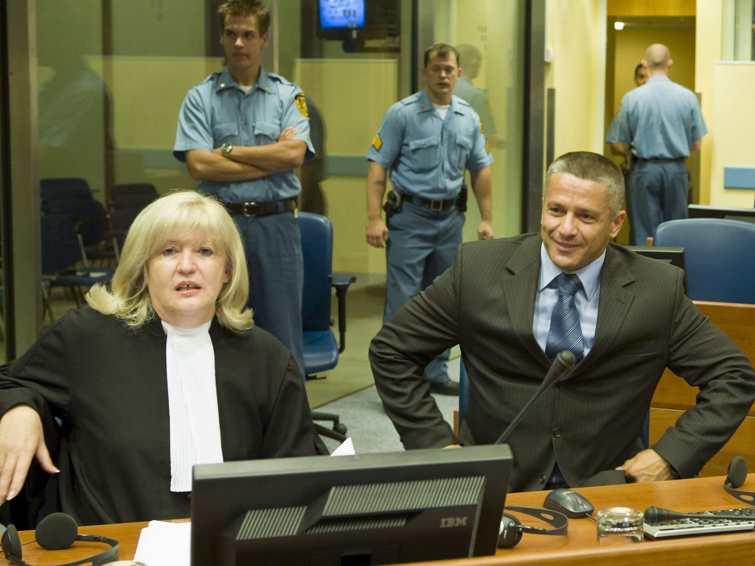 Naser Oric, o “defensor de Srebrenica”, foi absolvido de crimes contra sérvios por tribunal de Sarajevo
