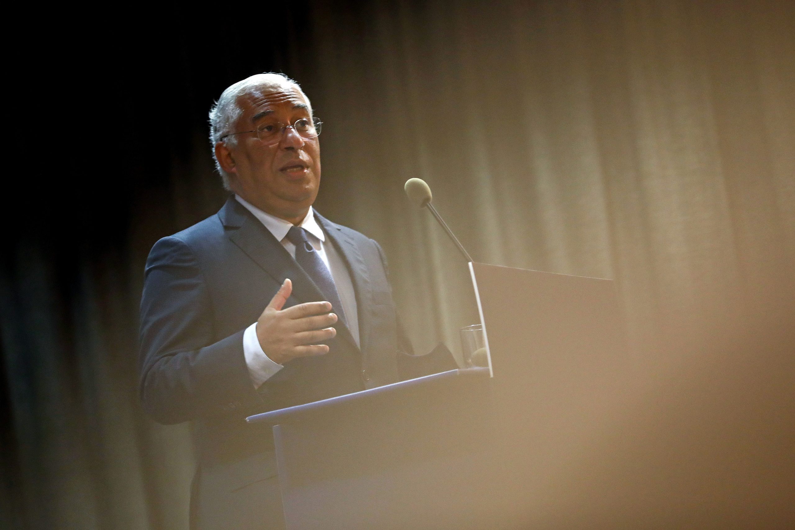 OE2021: Costa assina referenda de orçamento que “combate a pandemia”