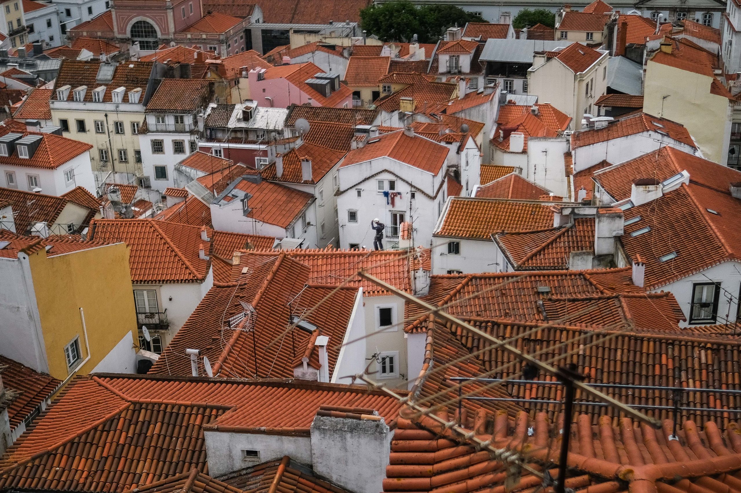 Meia centena de pessoas fechou Rua dos Remédios em Lisboa para travar circulação rodoviária