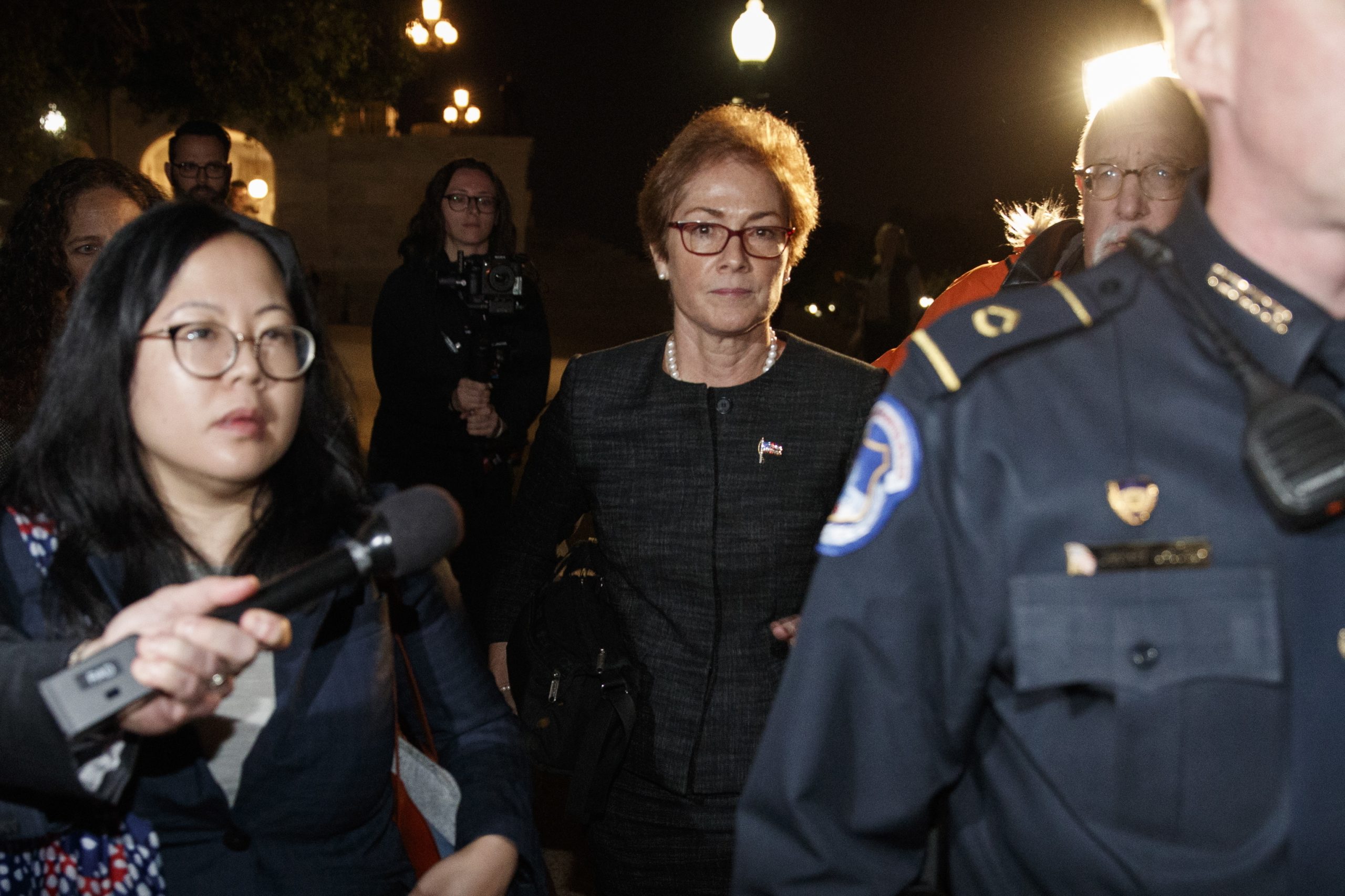 Impeachment: Antiga embaixadora na Ucrânia denuncia campanha de Trump para a descredibilizar