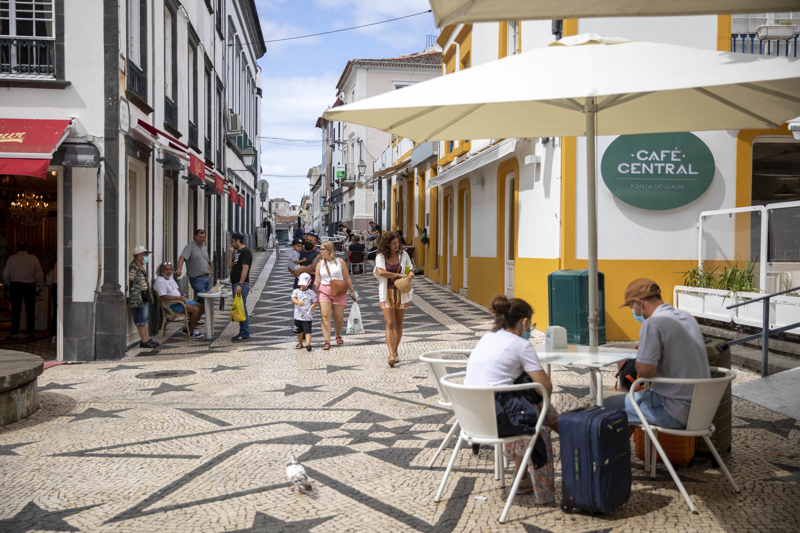 Covid-19: Recuo dos Açores coloca Portugal em risco moderado nos mapas sobre viagens na UE