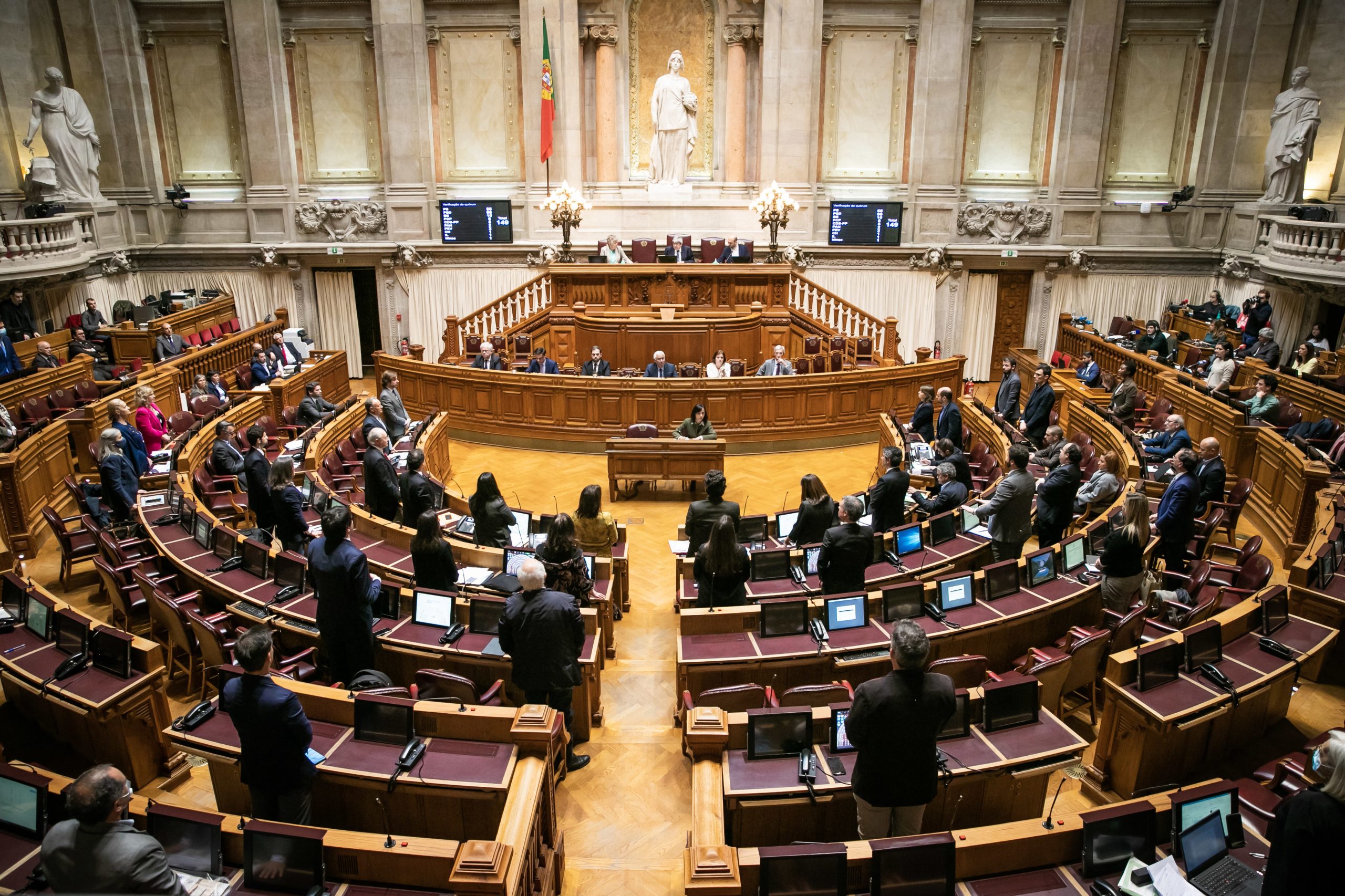 Parlamento debate hoje projeto de lei do BE para reduzir número de alunos por turma