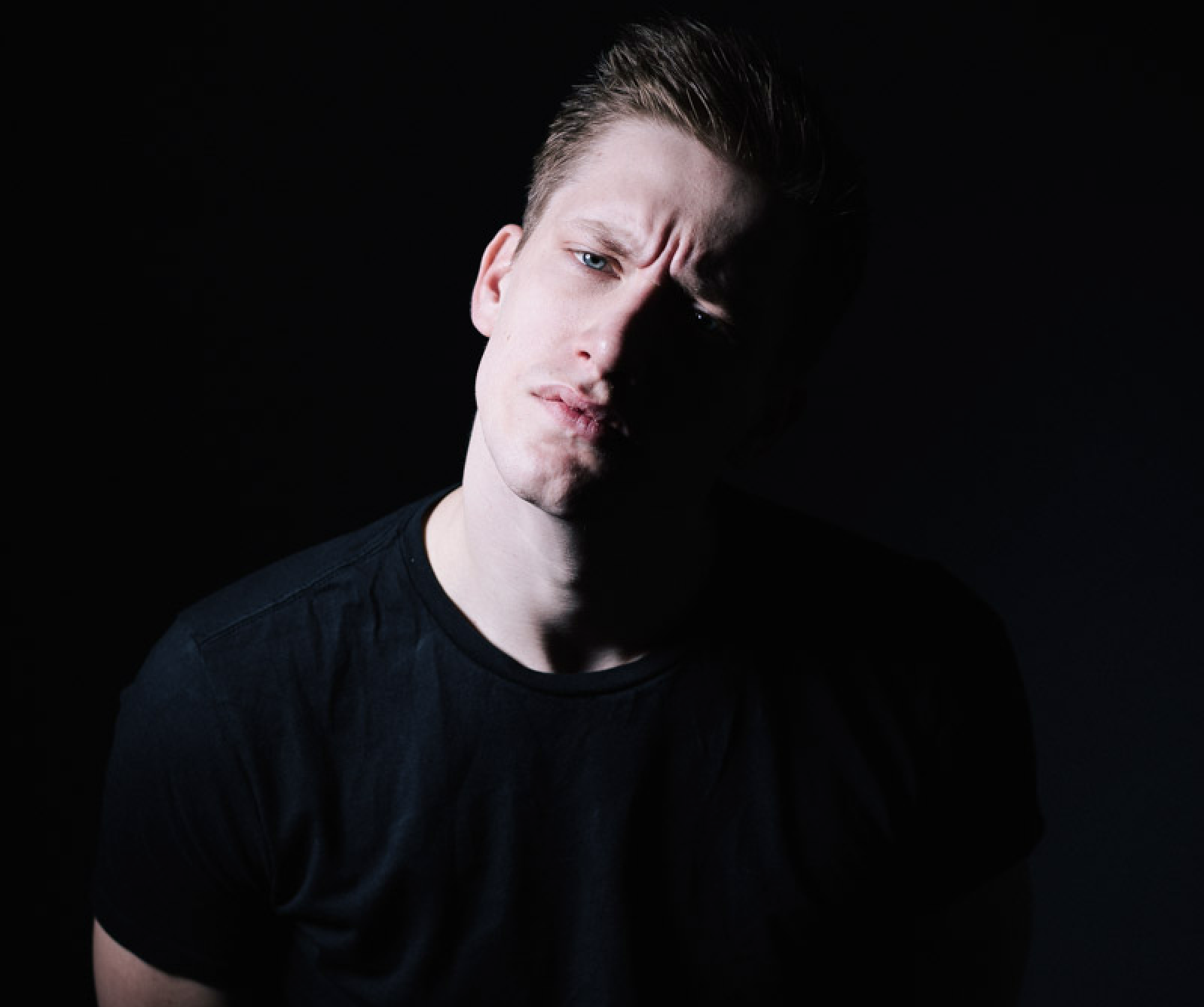 Stand up. Daniel Sloss regressa a Portugal com novo solo