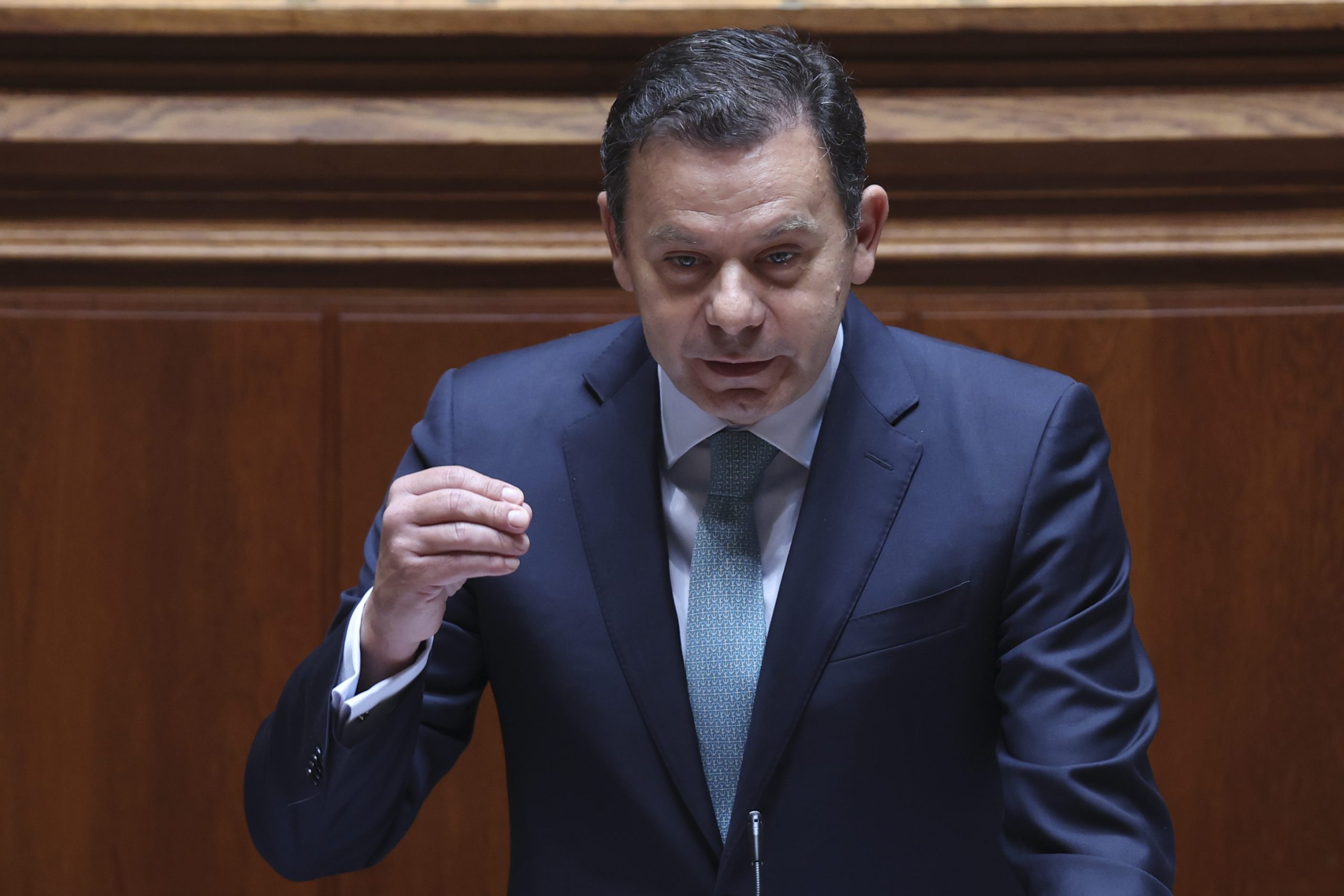 Montenegro: “Nunca quis nem quero eleições antecipadas”. Pedro Nuno Santos diz que já tinha feito “proposta irrecusável” para o Orçamento