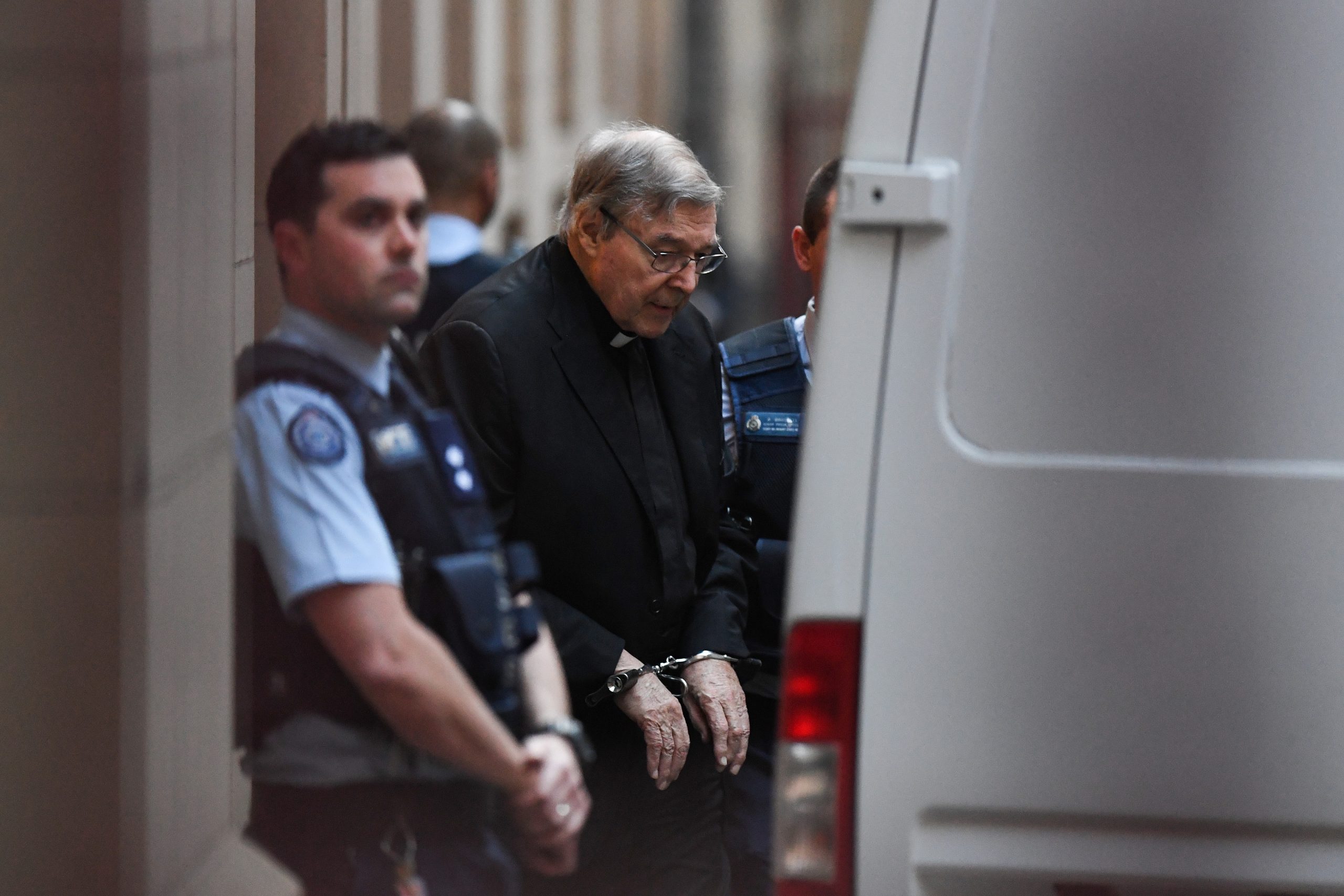 Decisão sobre recurso do cardeal George Pell, condenado por pedofilia, conhecida a 21 de agosto