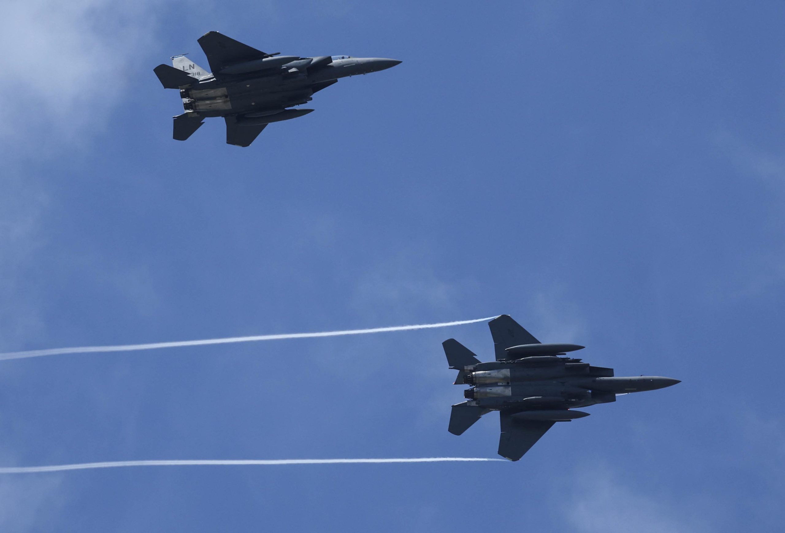 Caças F-18 dos EUA violam espaço aéreo venezuelano