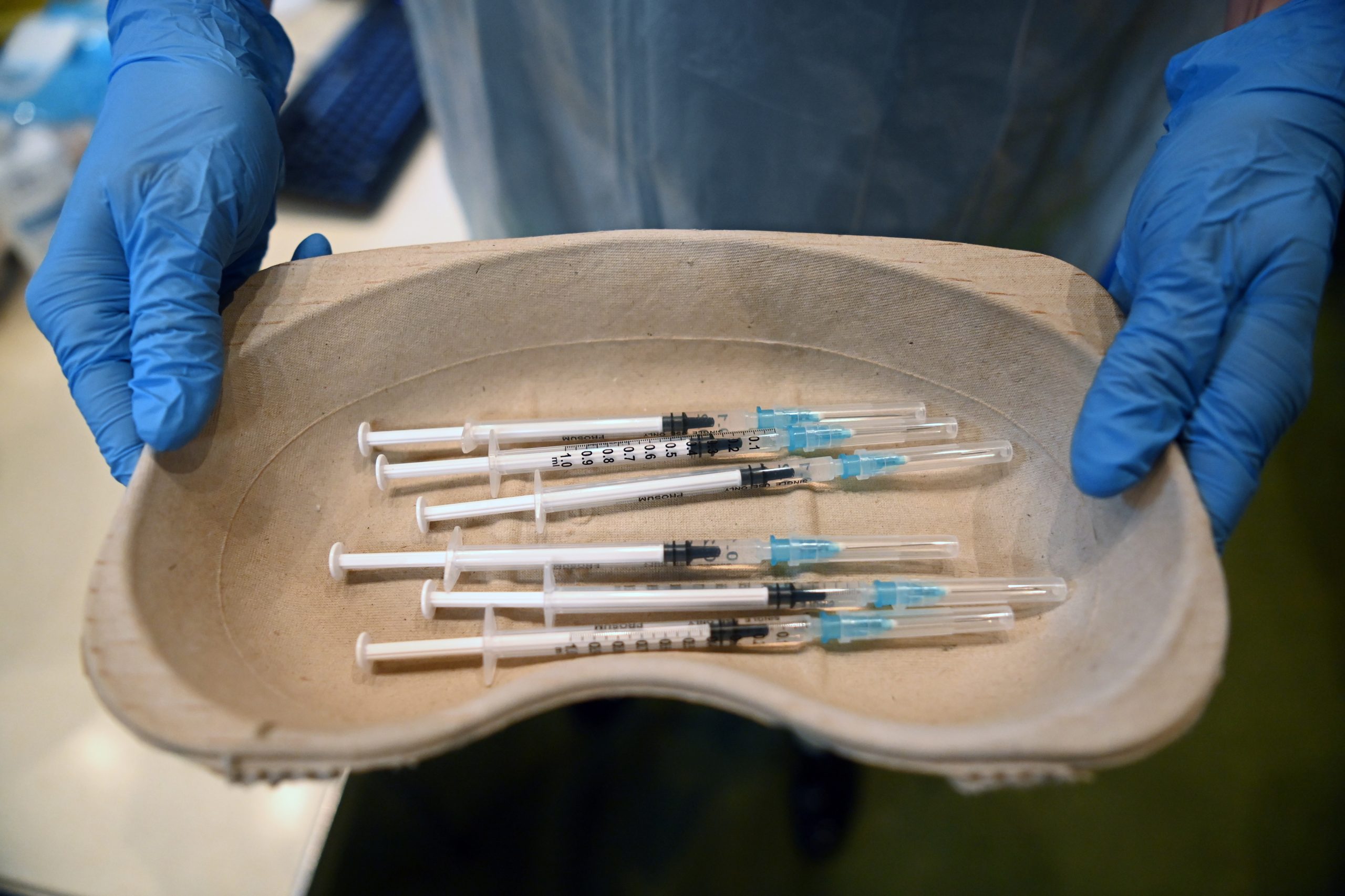 Covid-19: Agência britânica do medicamento anuncia nova geração da vacina da Pfizer