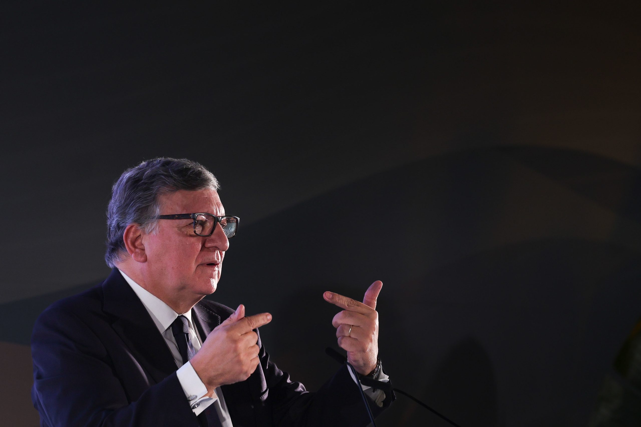 Durão Barroso critica “descoordenação” da defesa europeia e pede aposta na indústria e investigação