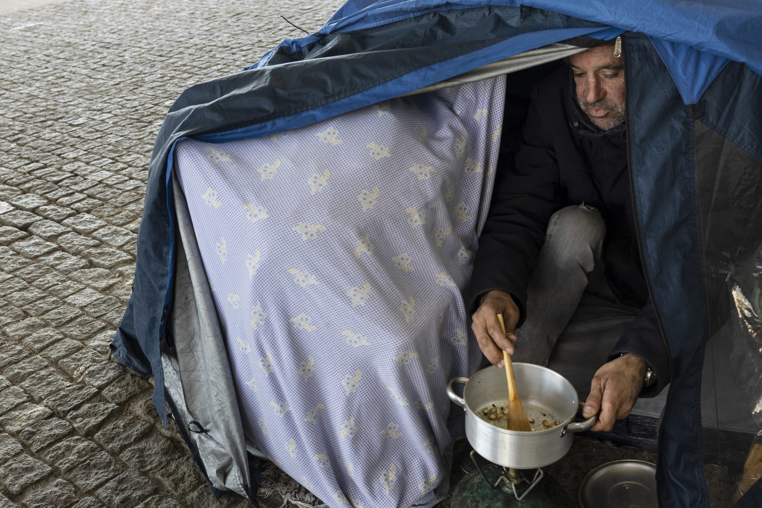 Número de pessoas sem-abrigo triplica em menos de uma década em Portugal