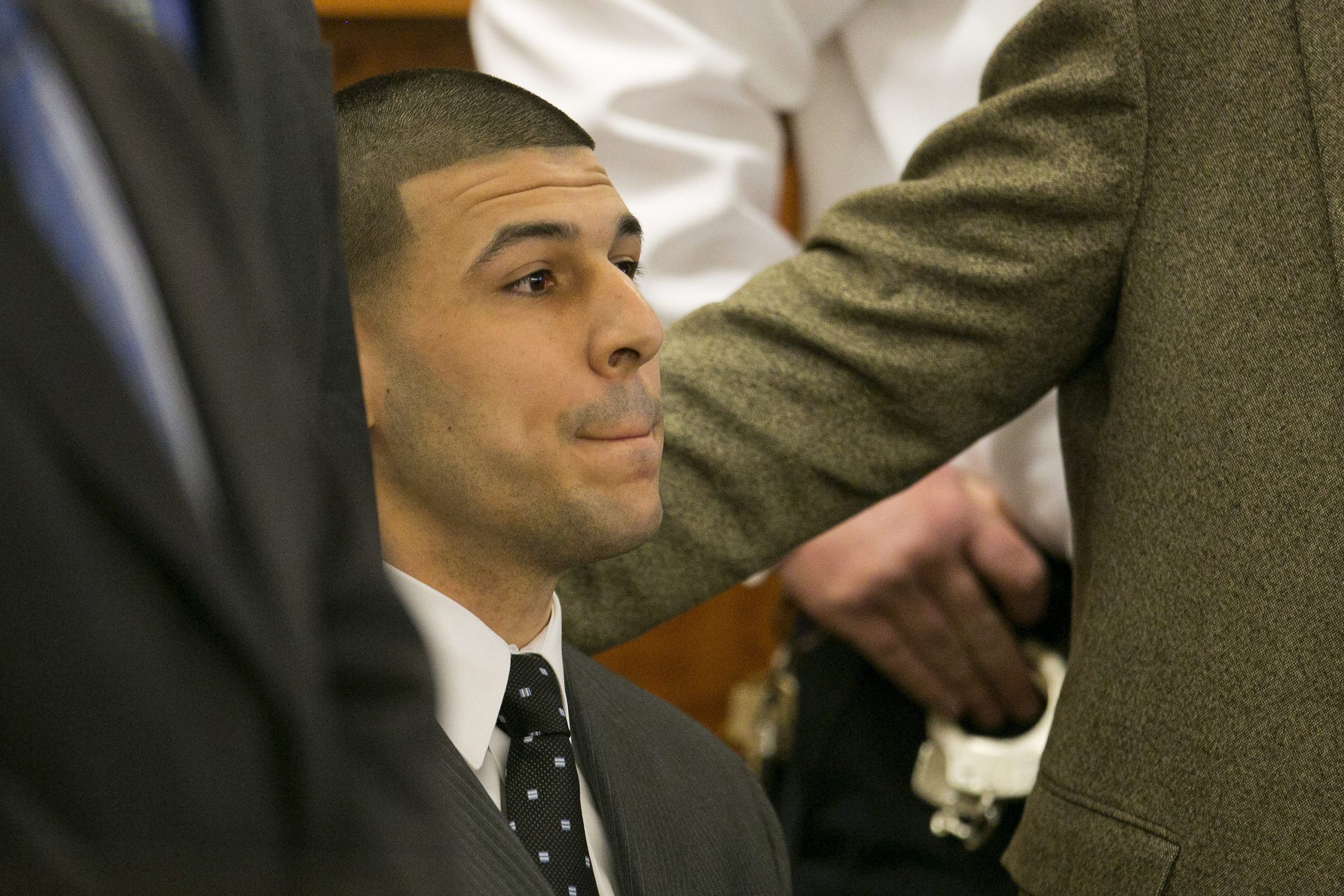 Aaron Hernandez, ex-jogador de futebol americano, suicida-se na prisão