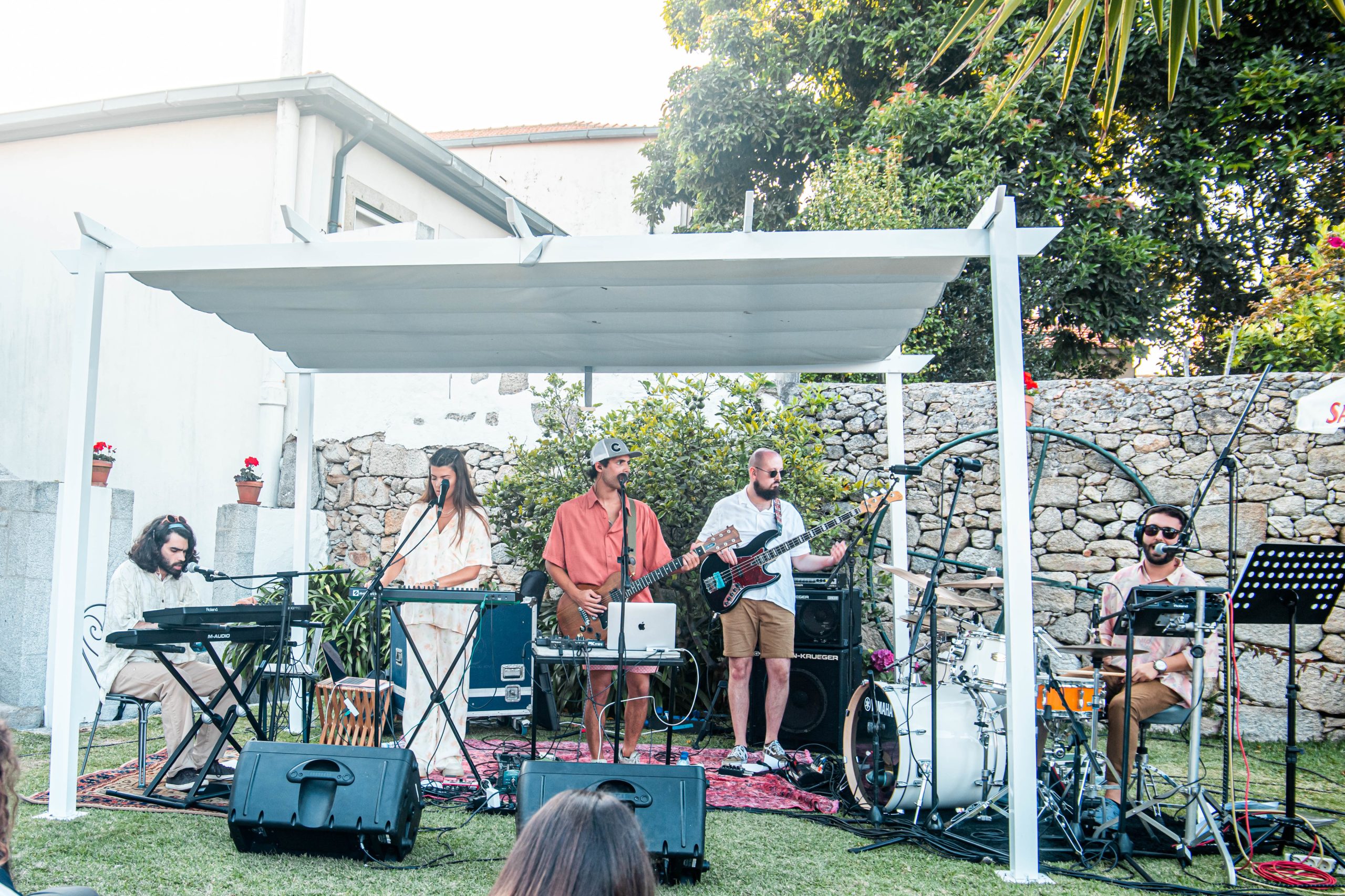 Not All Tails. Banda portuense sobe ao novo palco do velho Cinema Estúdio do Perpétuo Socorro
