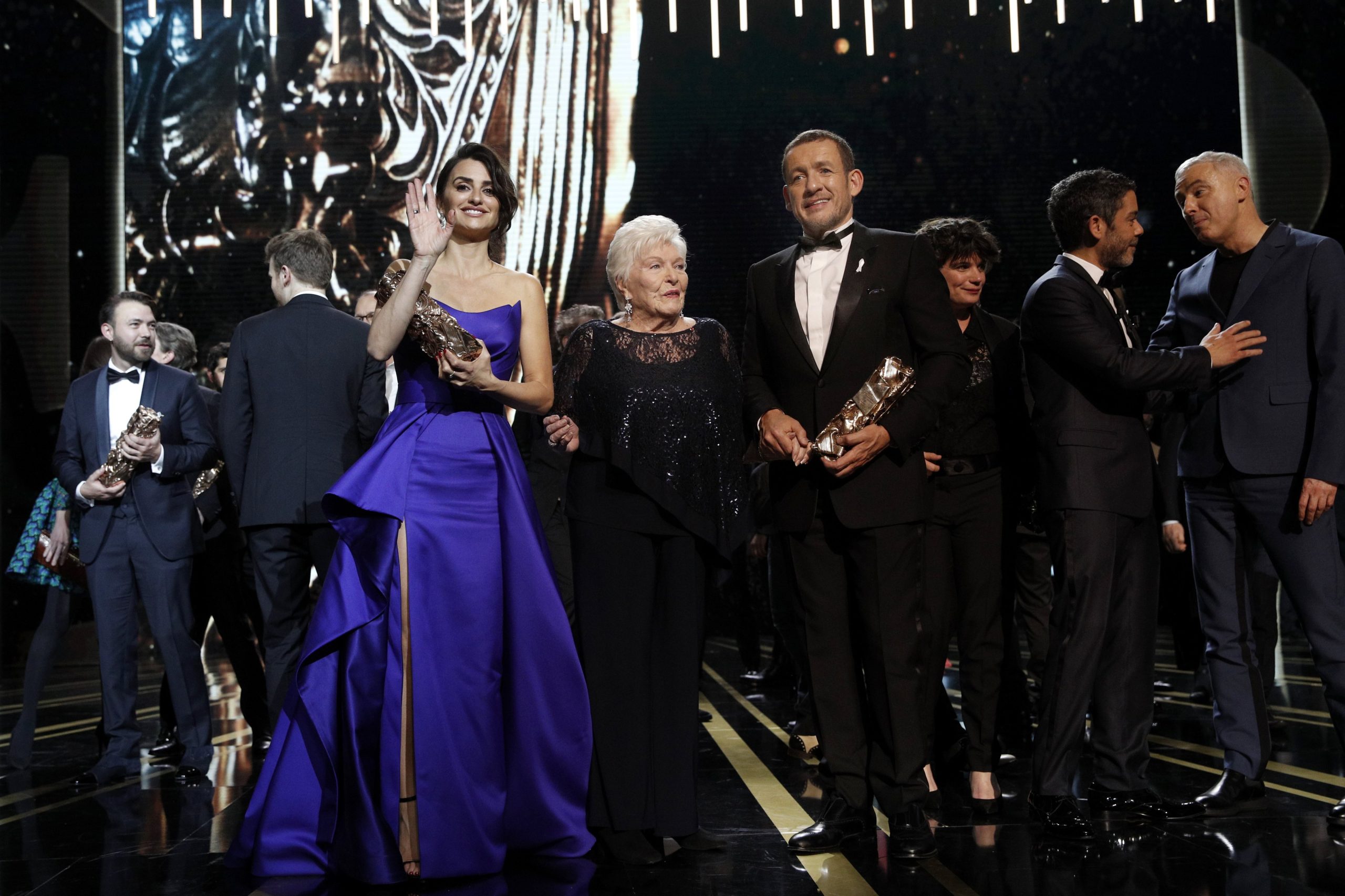 Atriz espanhola Penélope Cruz recebe César de Honra em Paris