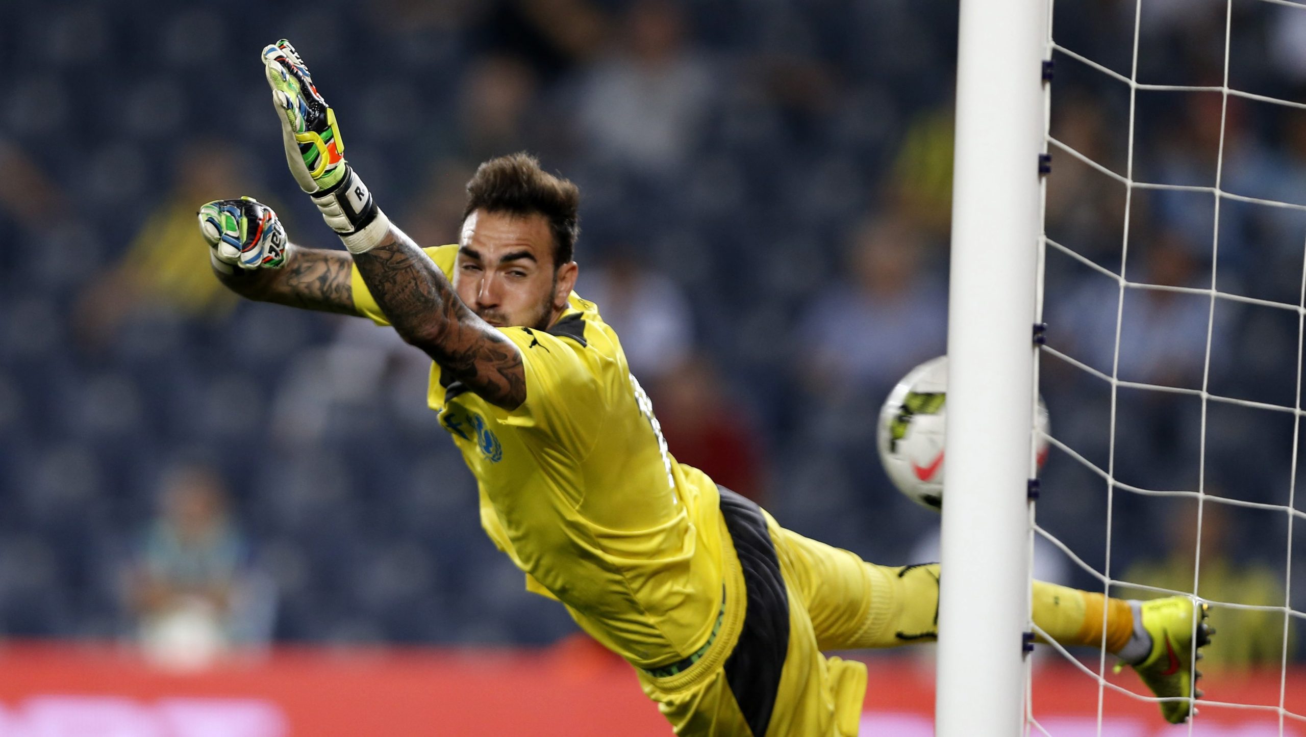 Ex-Benfica Roberto reforça Alavés