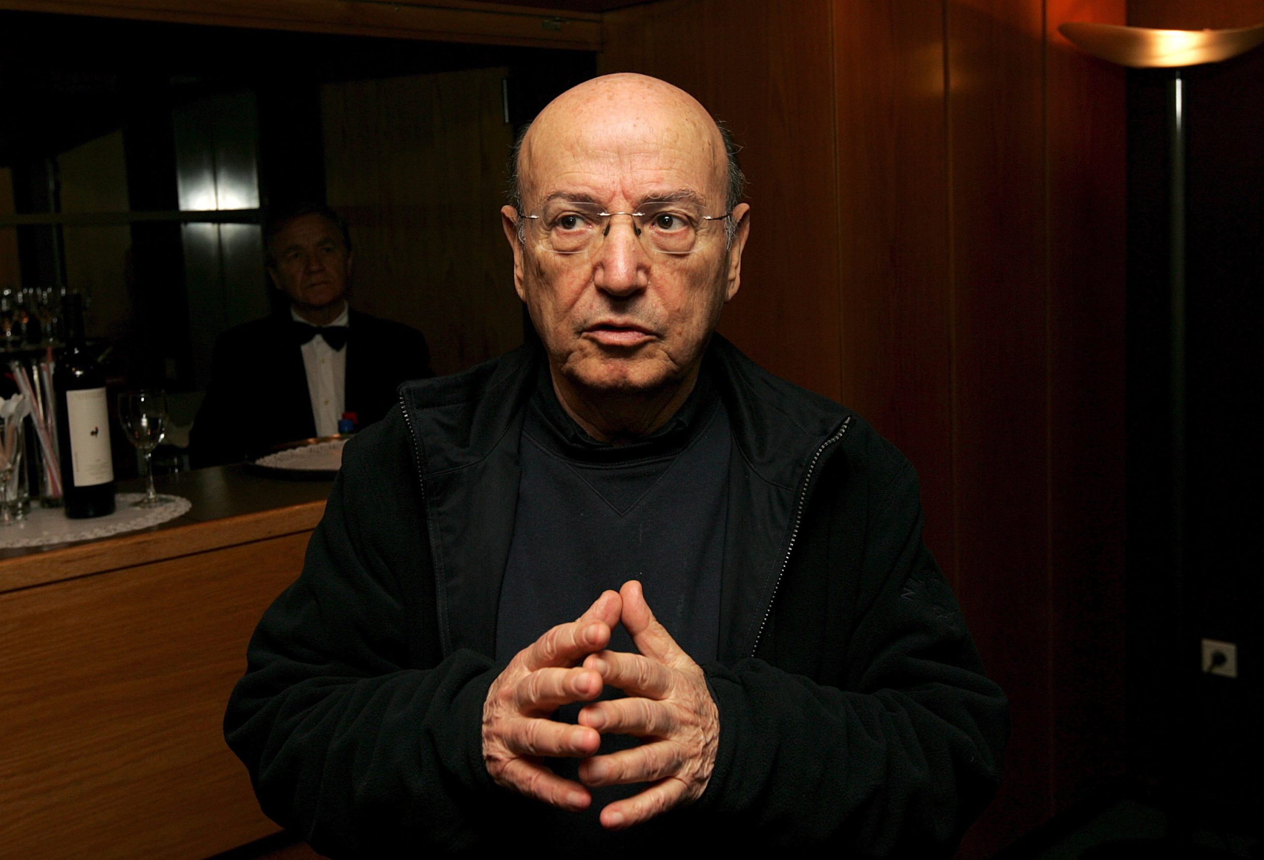 Grécia: Fogo destruiu arquivo do cineasta Theo Angelopoulos