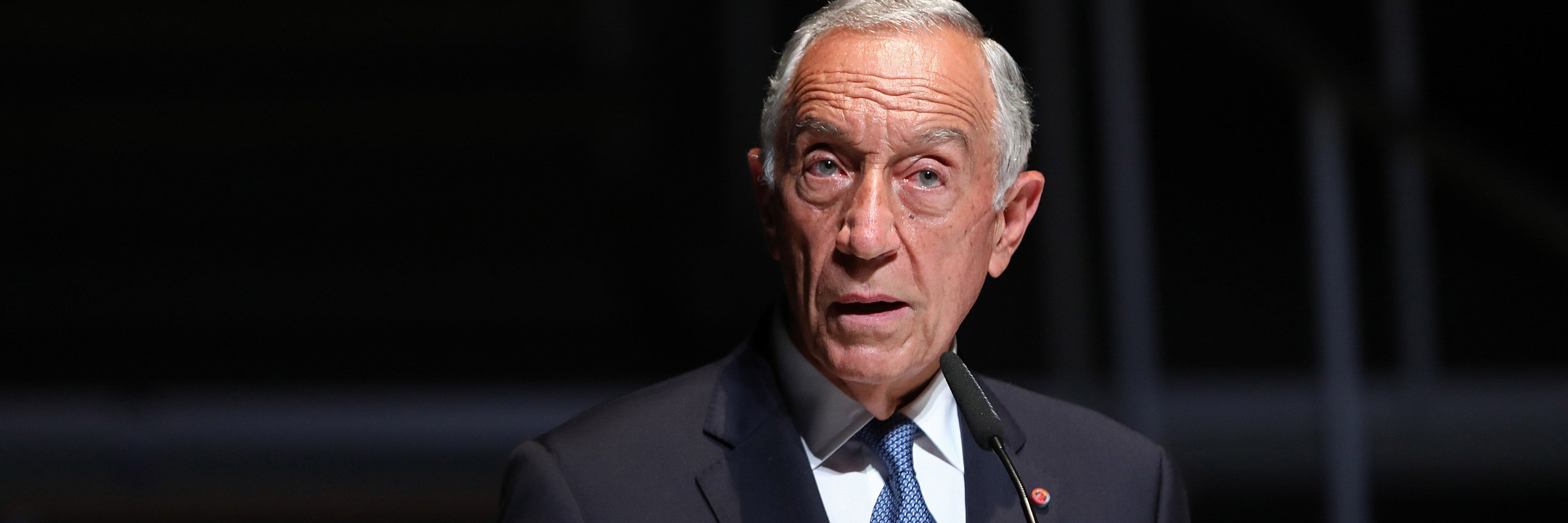 Marcelo promulga apoio extraordinário à retoma, mas preferia prolongamento do ‘lay-off’ simplificado