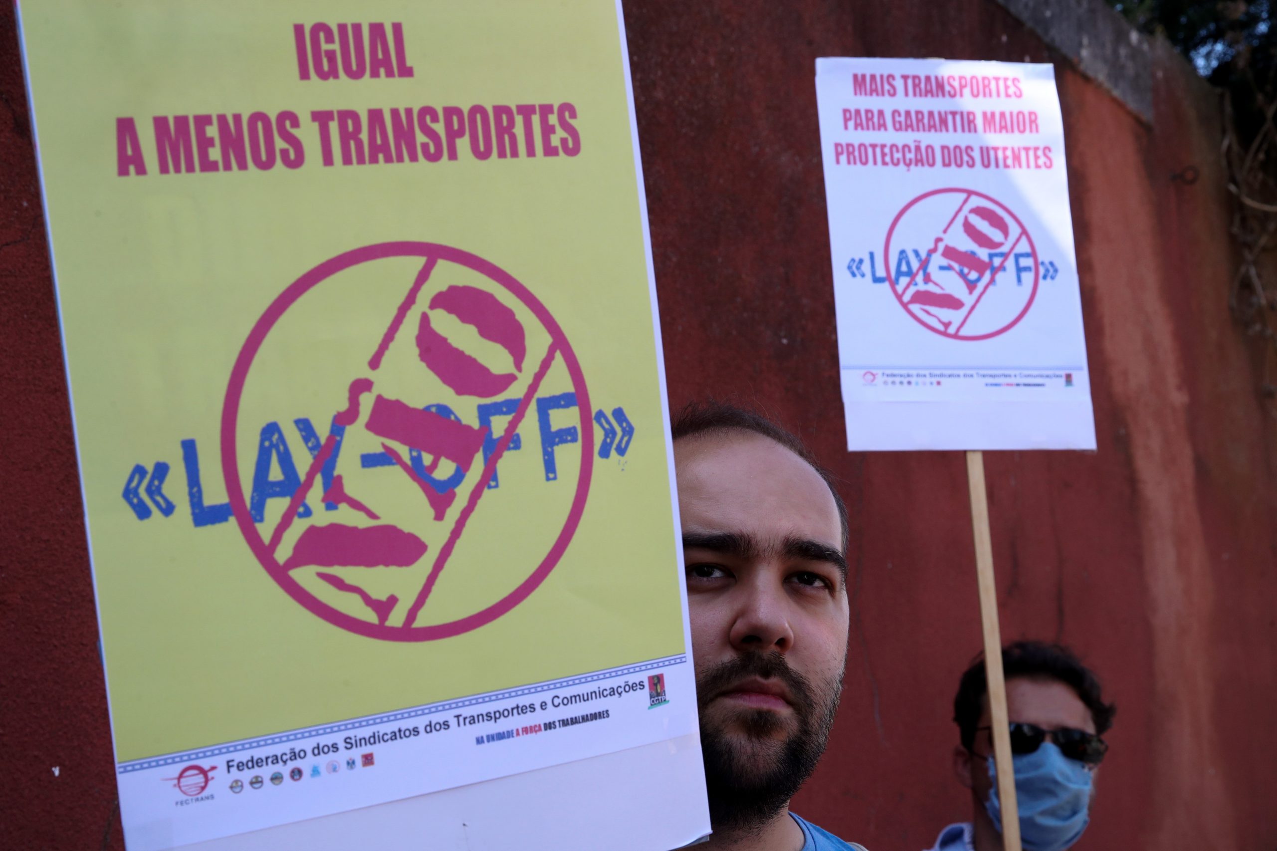 Trabalhadores em ‘lay-off’ triplicam em julho para 12.927