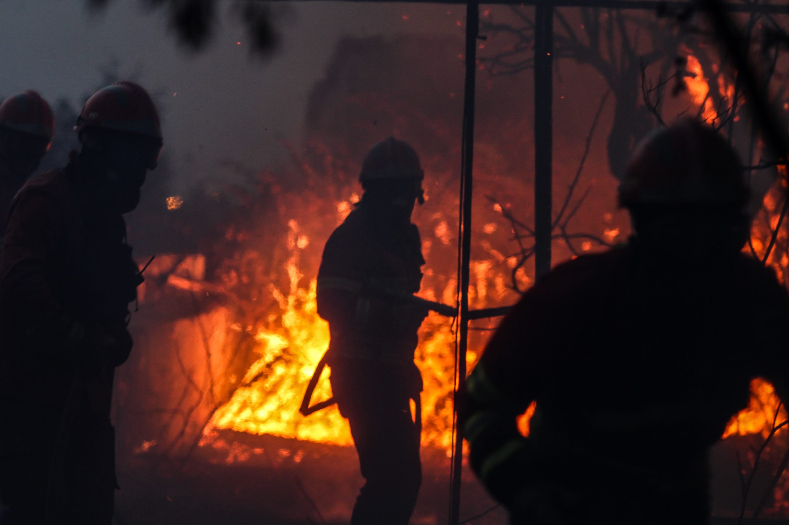 Mais de 2.200 operacionais no combate a nove incêndios