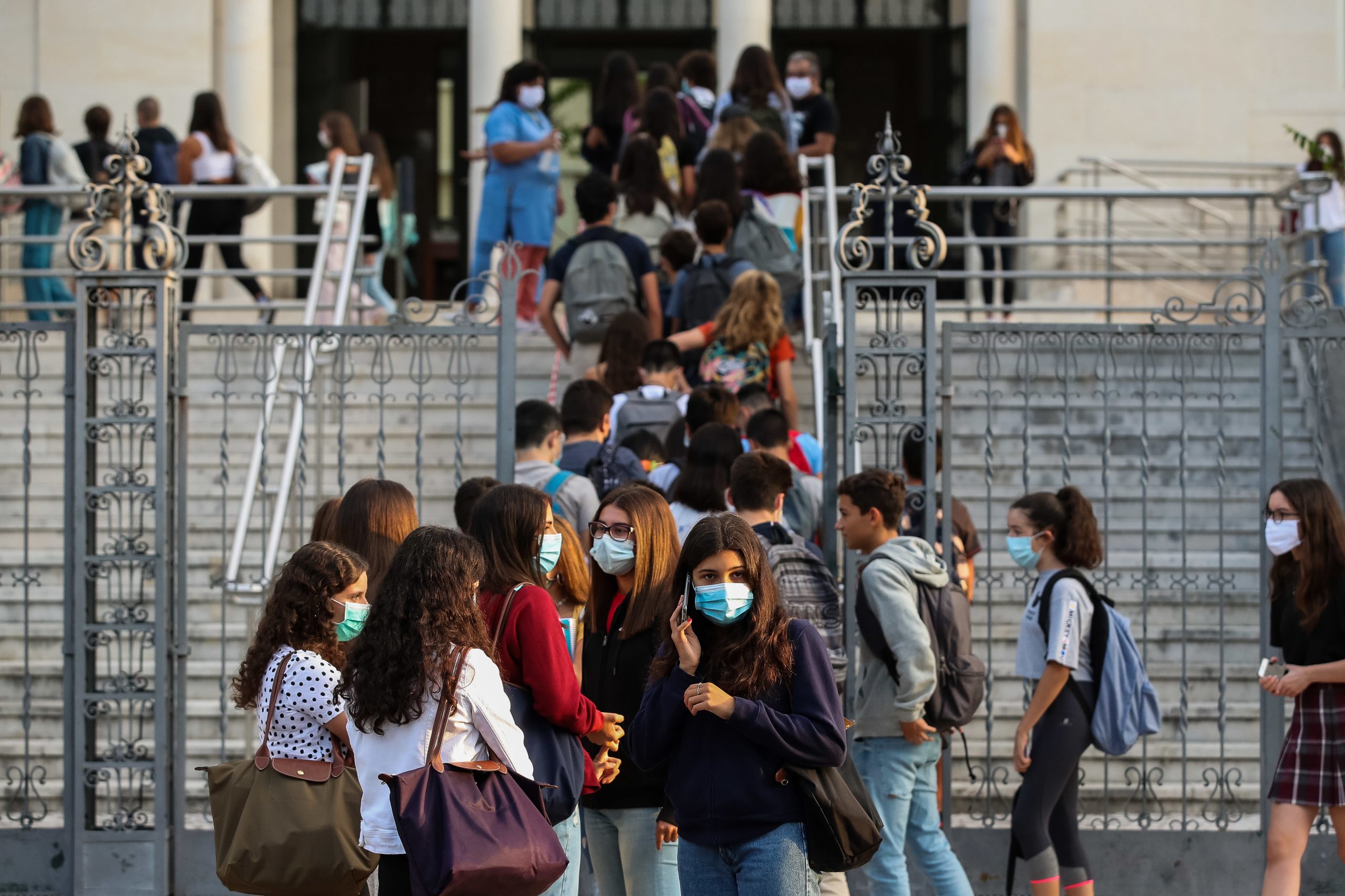Covid-19: Encerramento de escolas é a medida menos eficaz, diz especialista