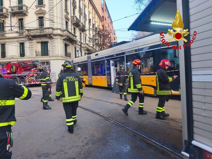 Descarrilamento de elétrico em Milão provoca um morto e 40 feridos