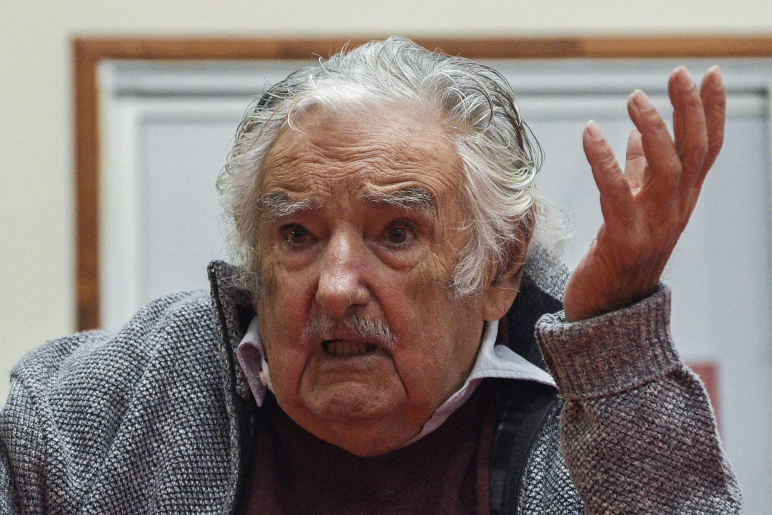Ex-presidente do Uruguai José Mujica anuncia que tem um tumor no esófago