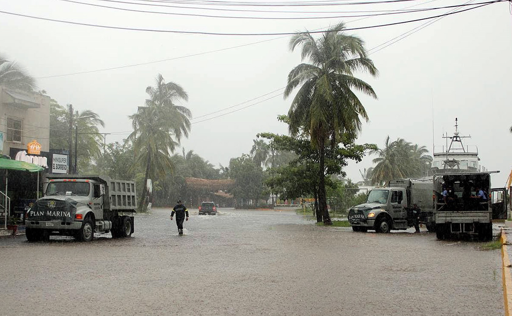 Tempestade Olaf transformou-se em furacão ao largo da costa mexicana