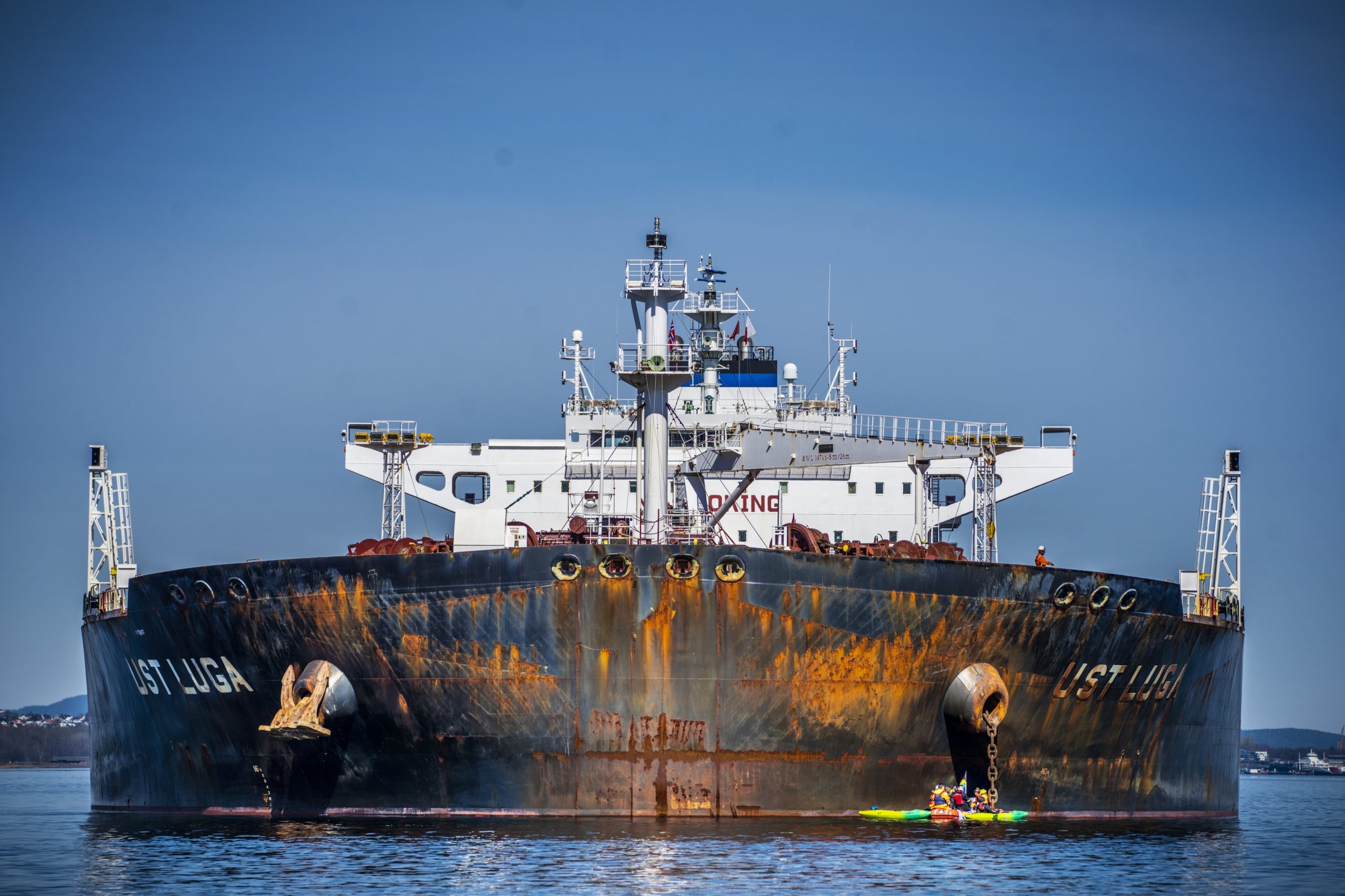 Greenpeace bloqueia petroleiro russo durante várias horas na Noruega