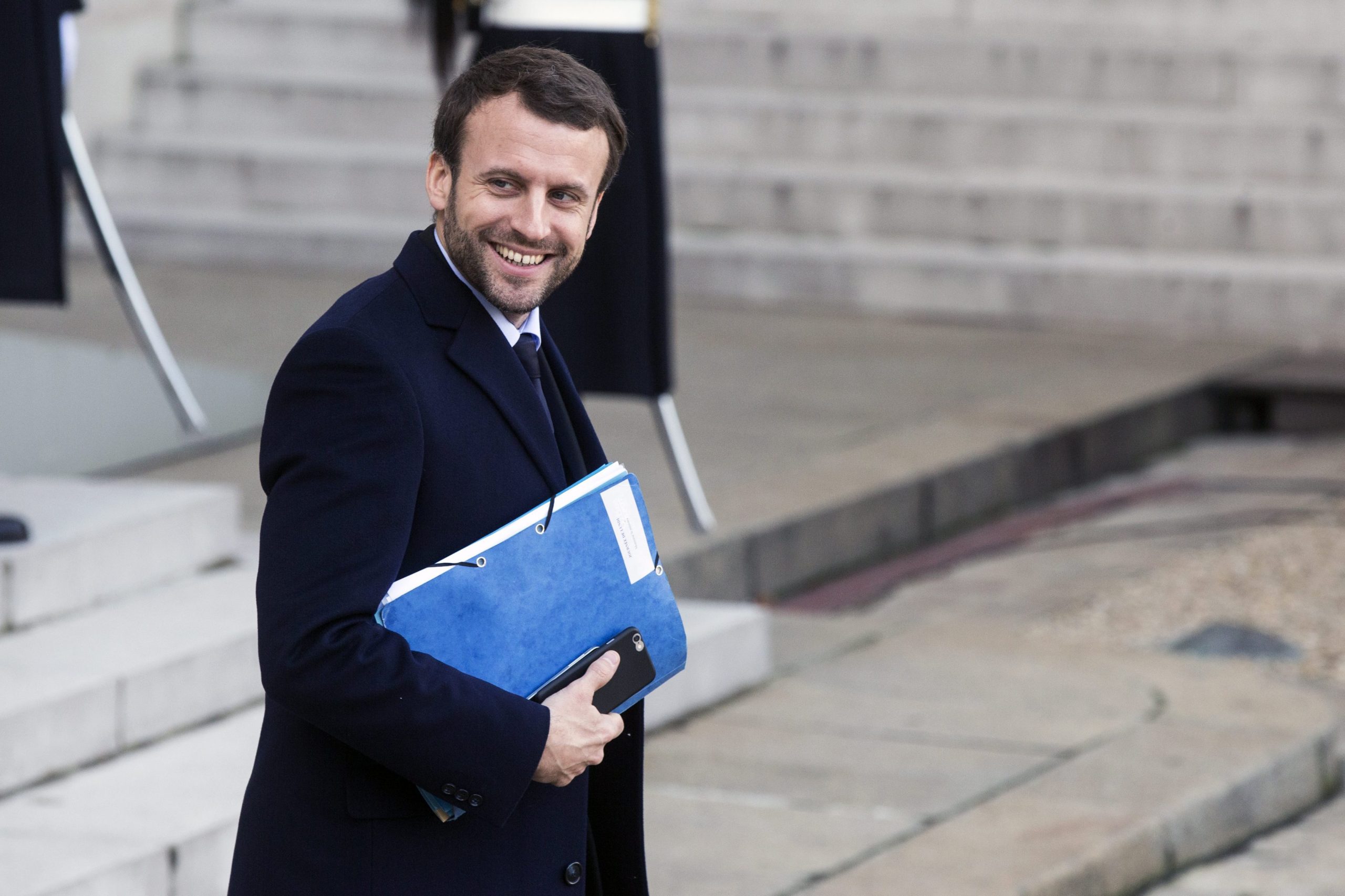 Macron lidera corrida presidencial francesa