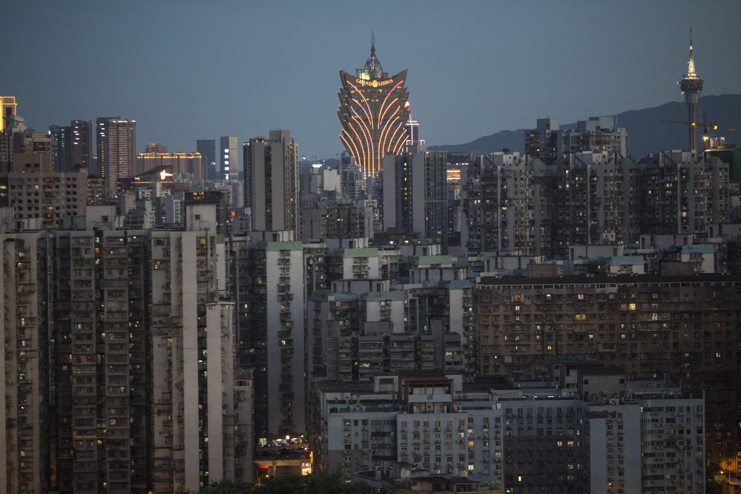 Macau emite alerta máximo de tempestade tropical