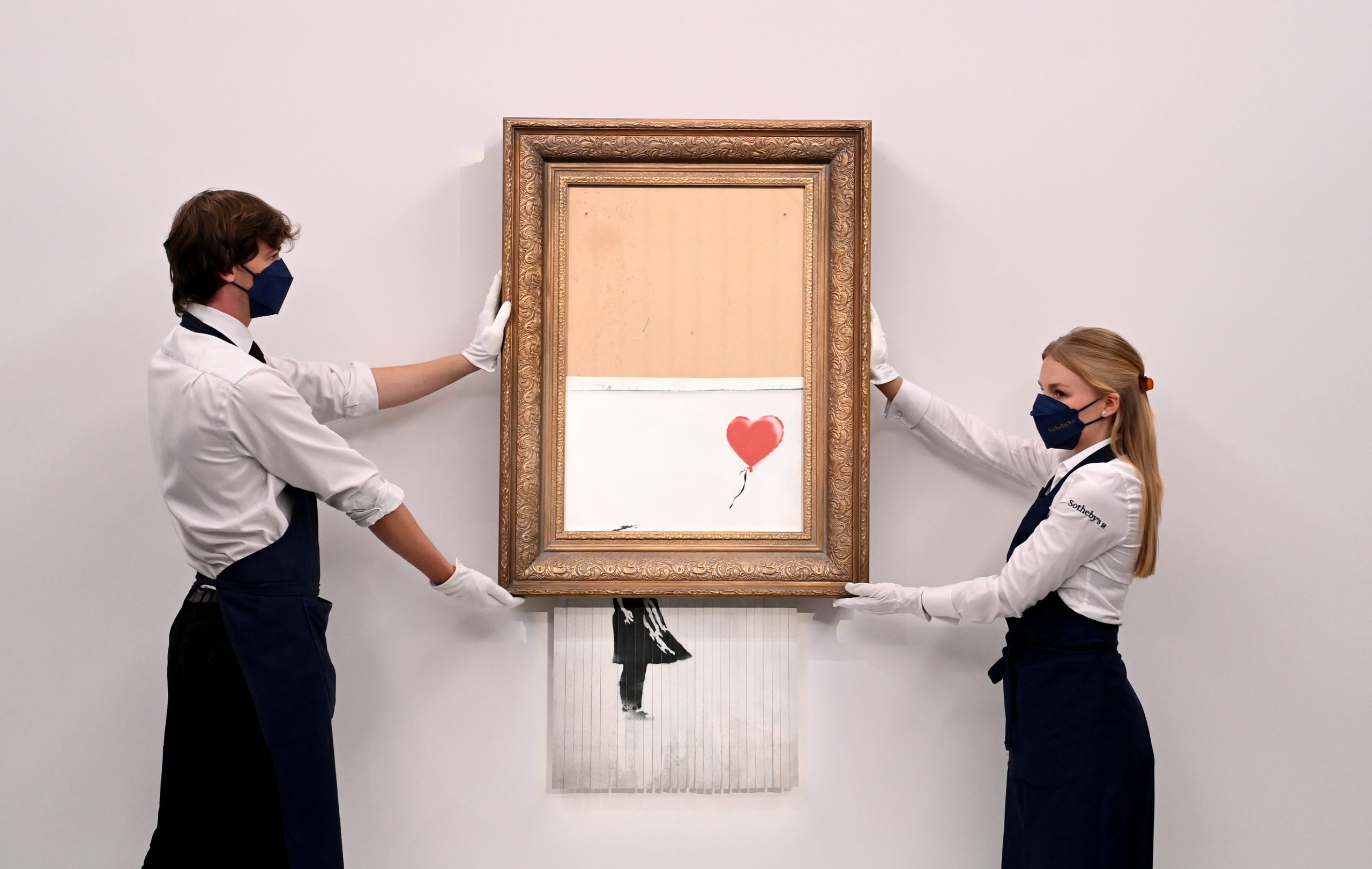 Banksy alcança novo recorde em leilão por obra que se autodestruiu