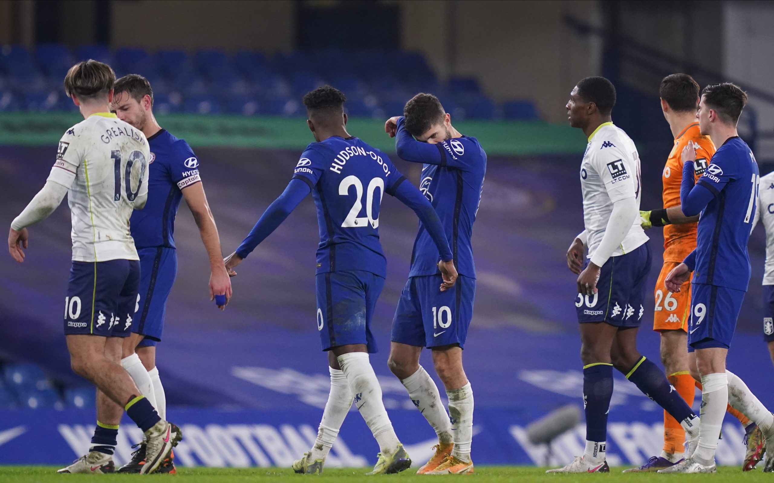 Chelsea soma segundo jogo sem ganhar com empate em casa