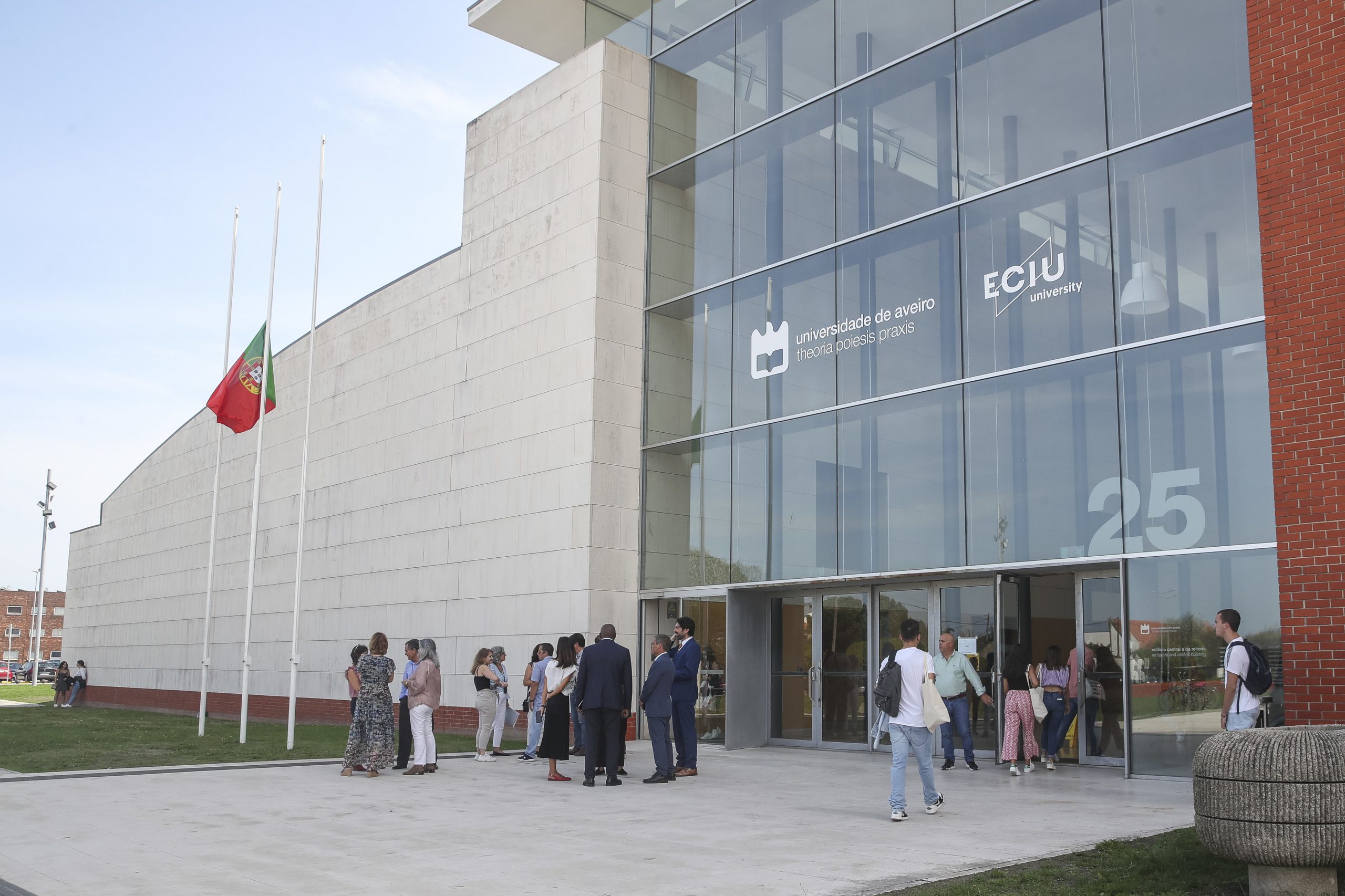 Processo do curso de medicina em Aveiro “não está concluído”